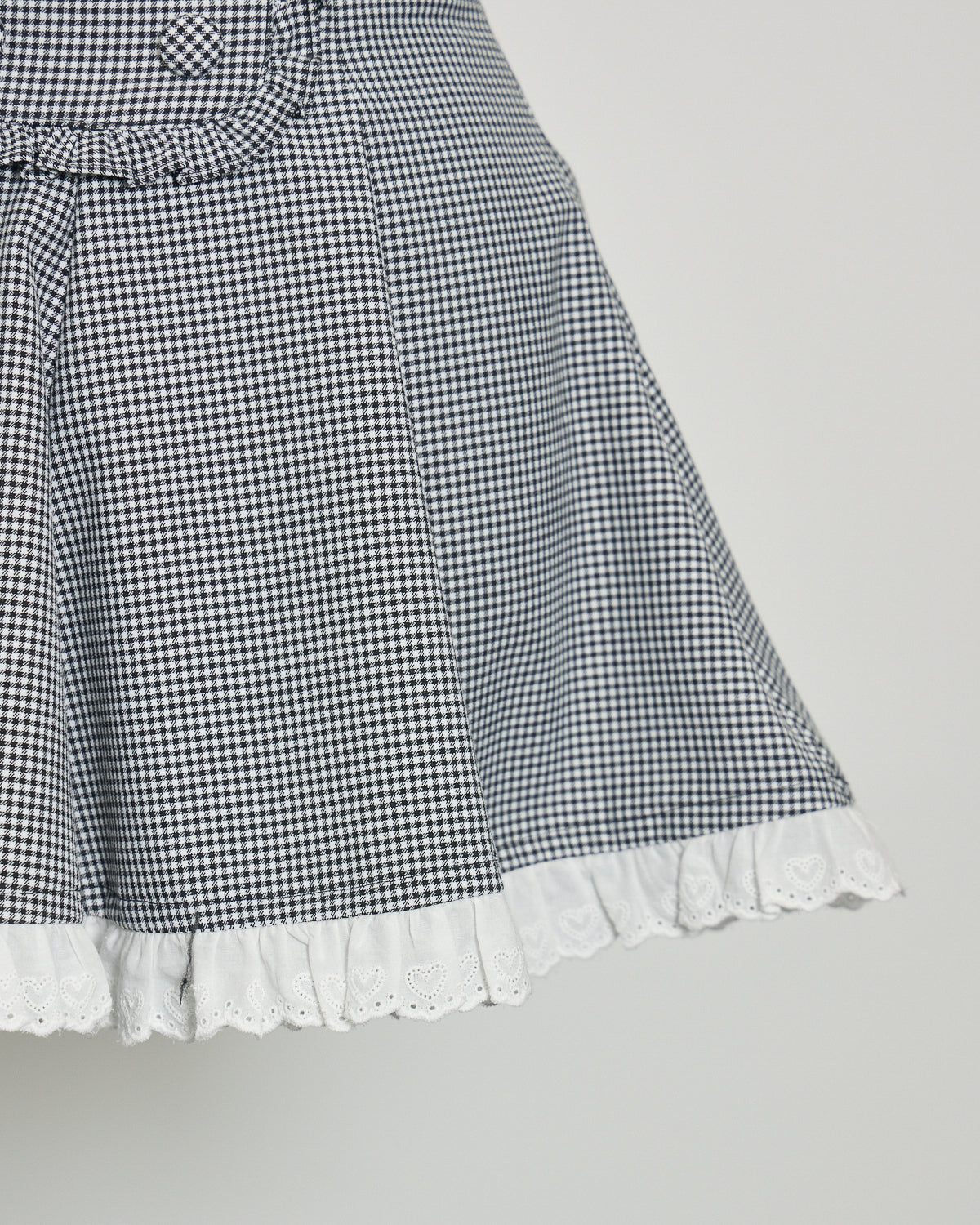 くるみボタンフリルフレアスカート