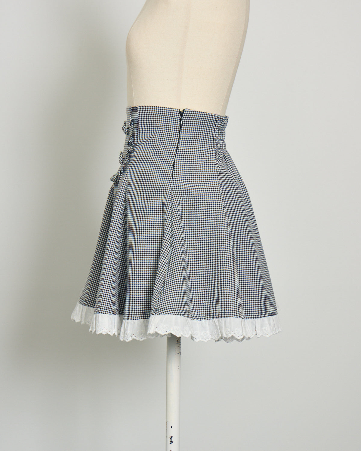 くるみボタンフリルフレアスカート