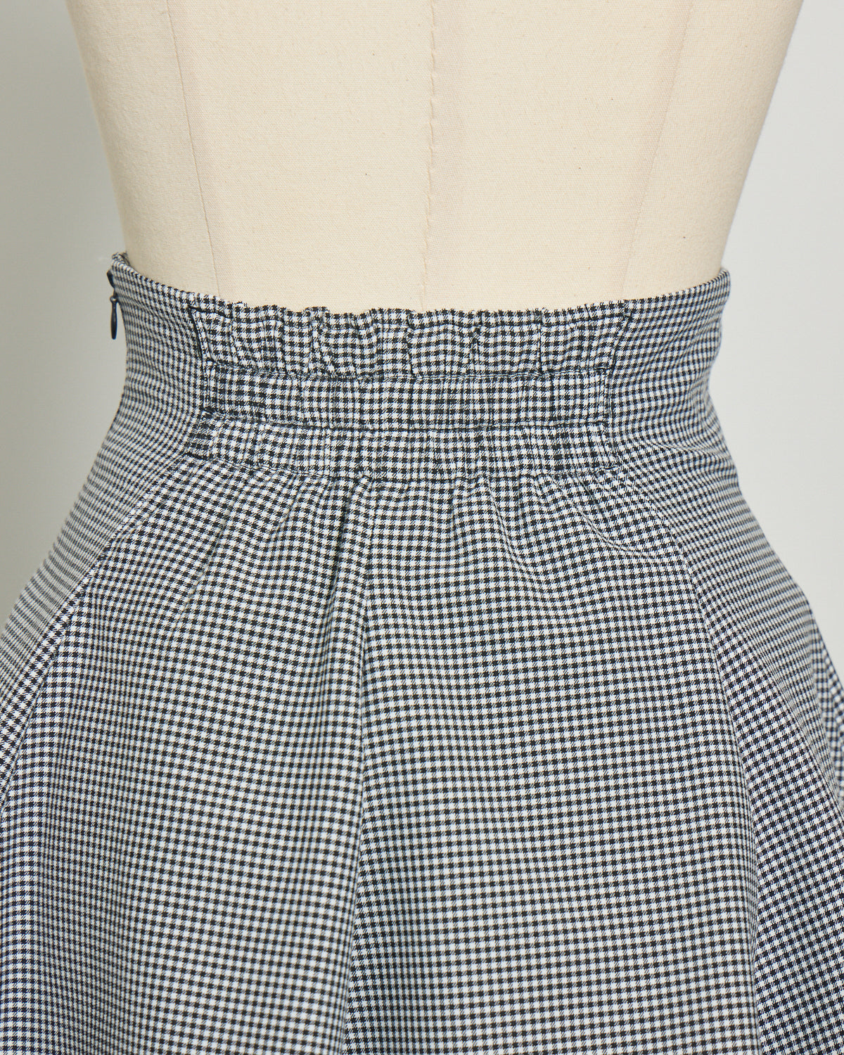 くるみボタンフリルフレアスカート