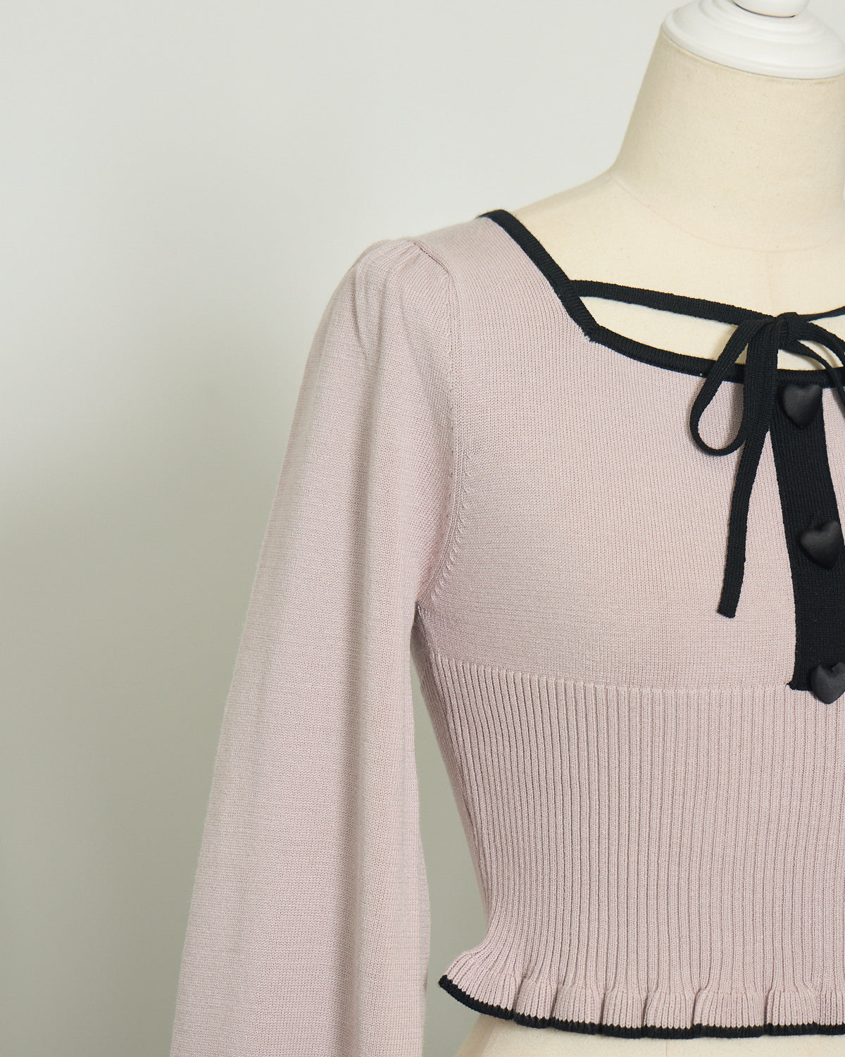 ウエストリブハートボタンニット