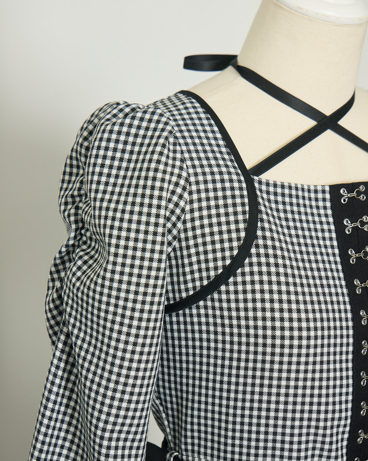 フロントホックパイピングケープセットアップ