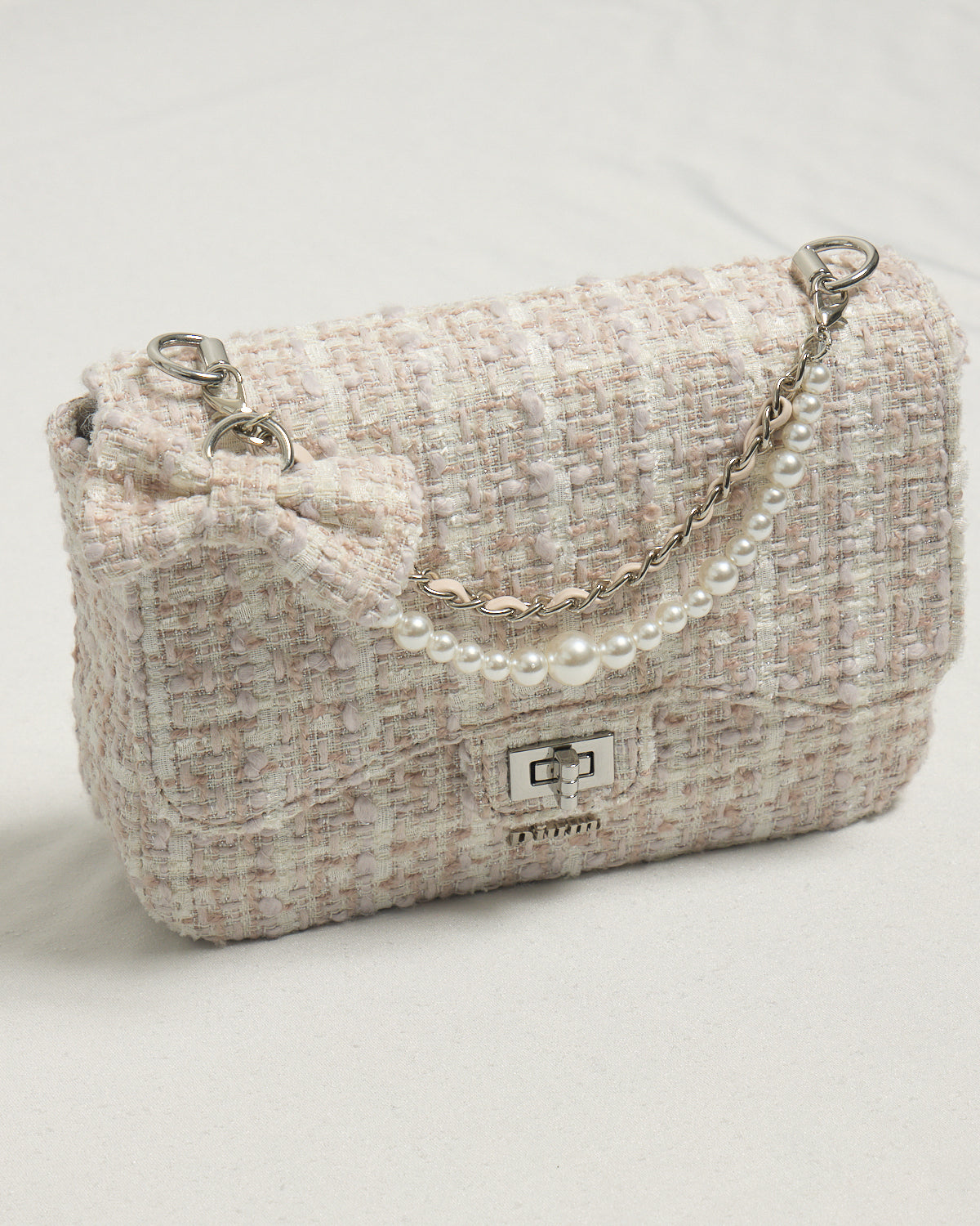 リボンチャーム付きツイードフラップバッグ