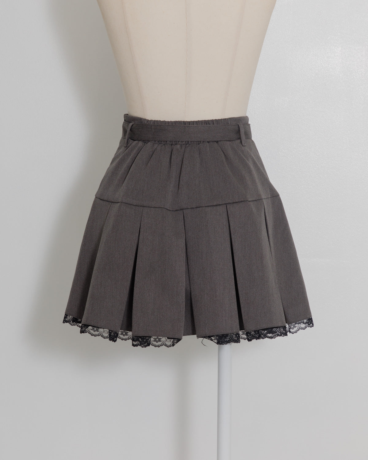 ベルト付きプリーツレースミニスカート