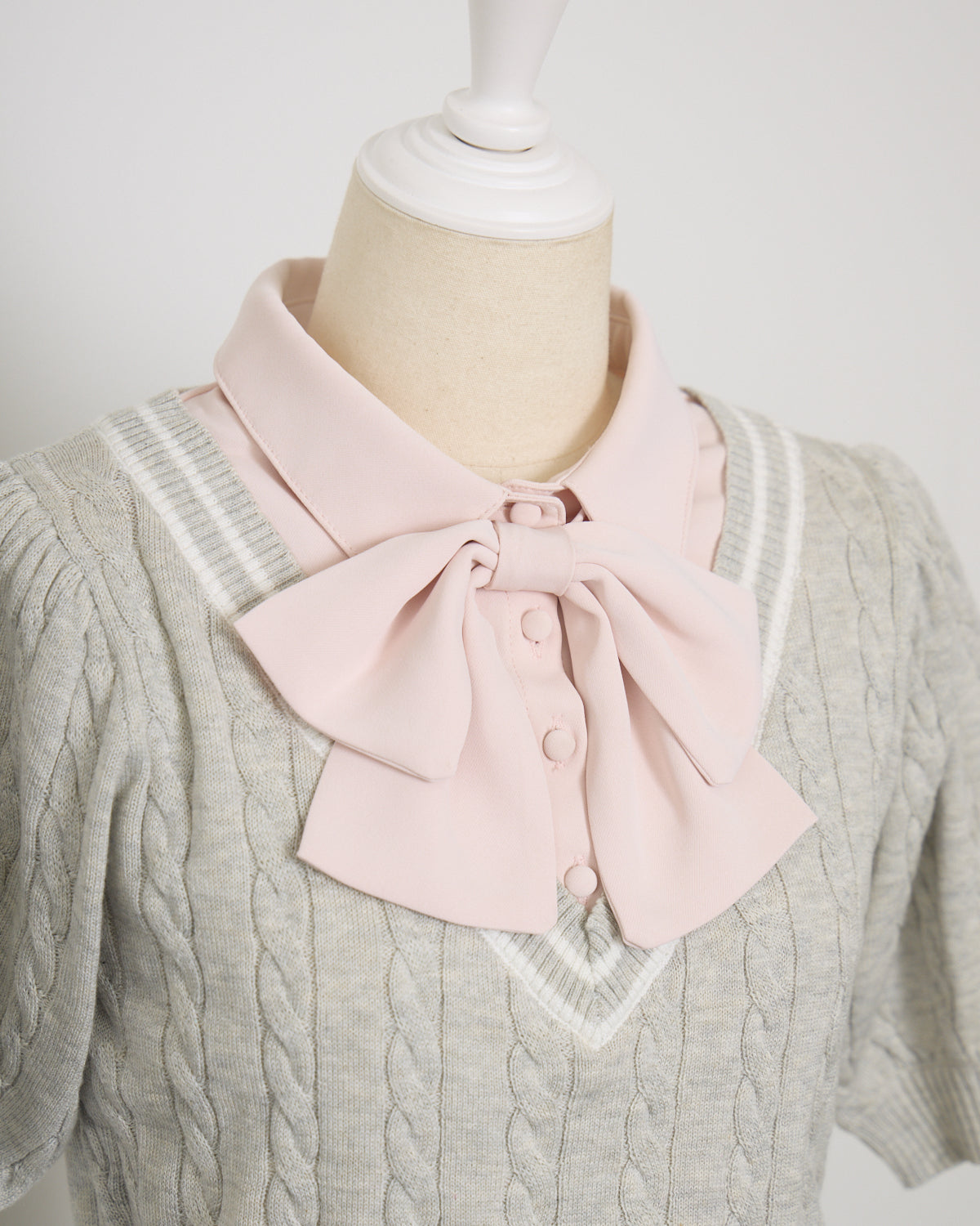 リボンタイ付きレイヤードケーブルニット