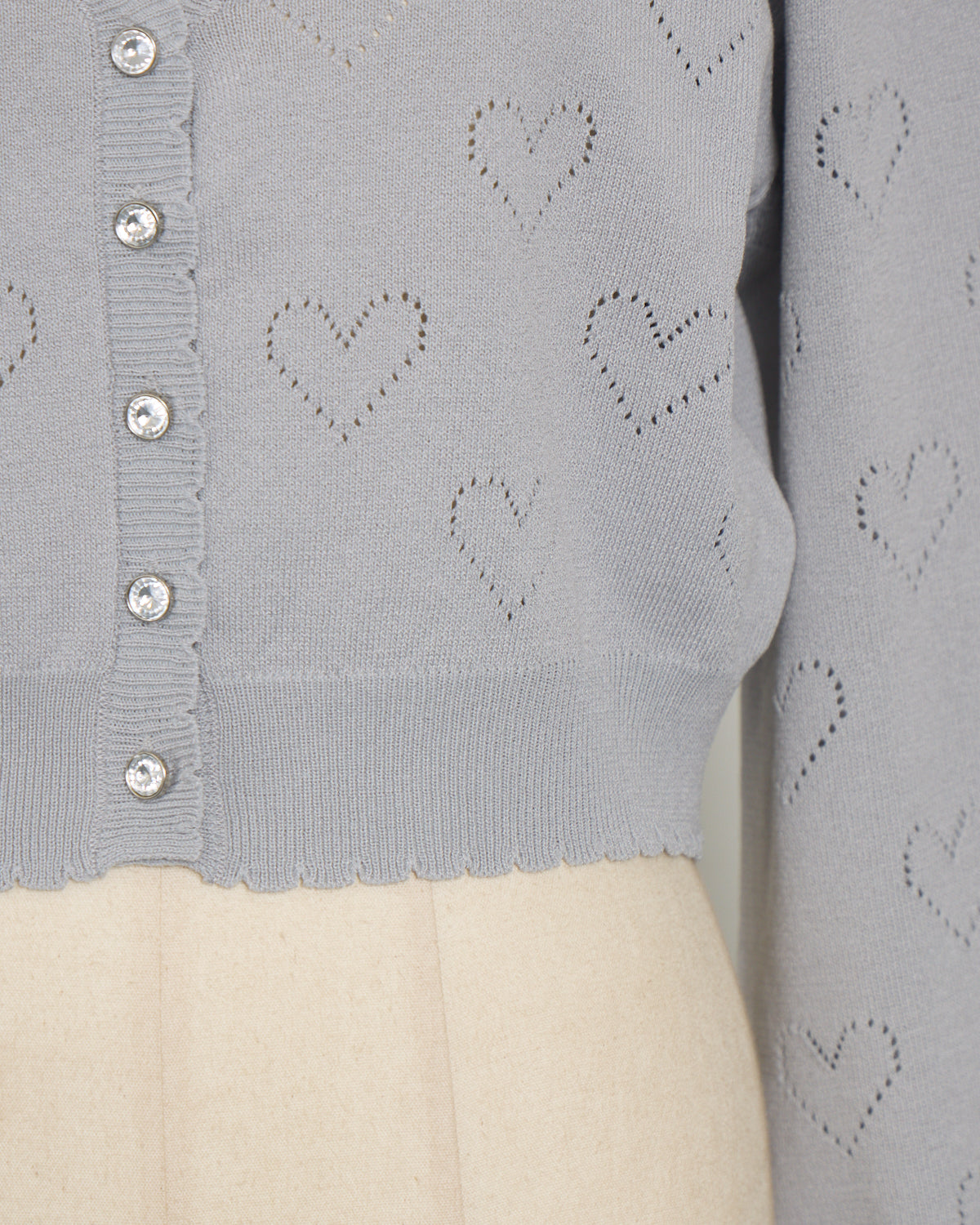 ハート透かしビジューボタンカーデ