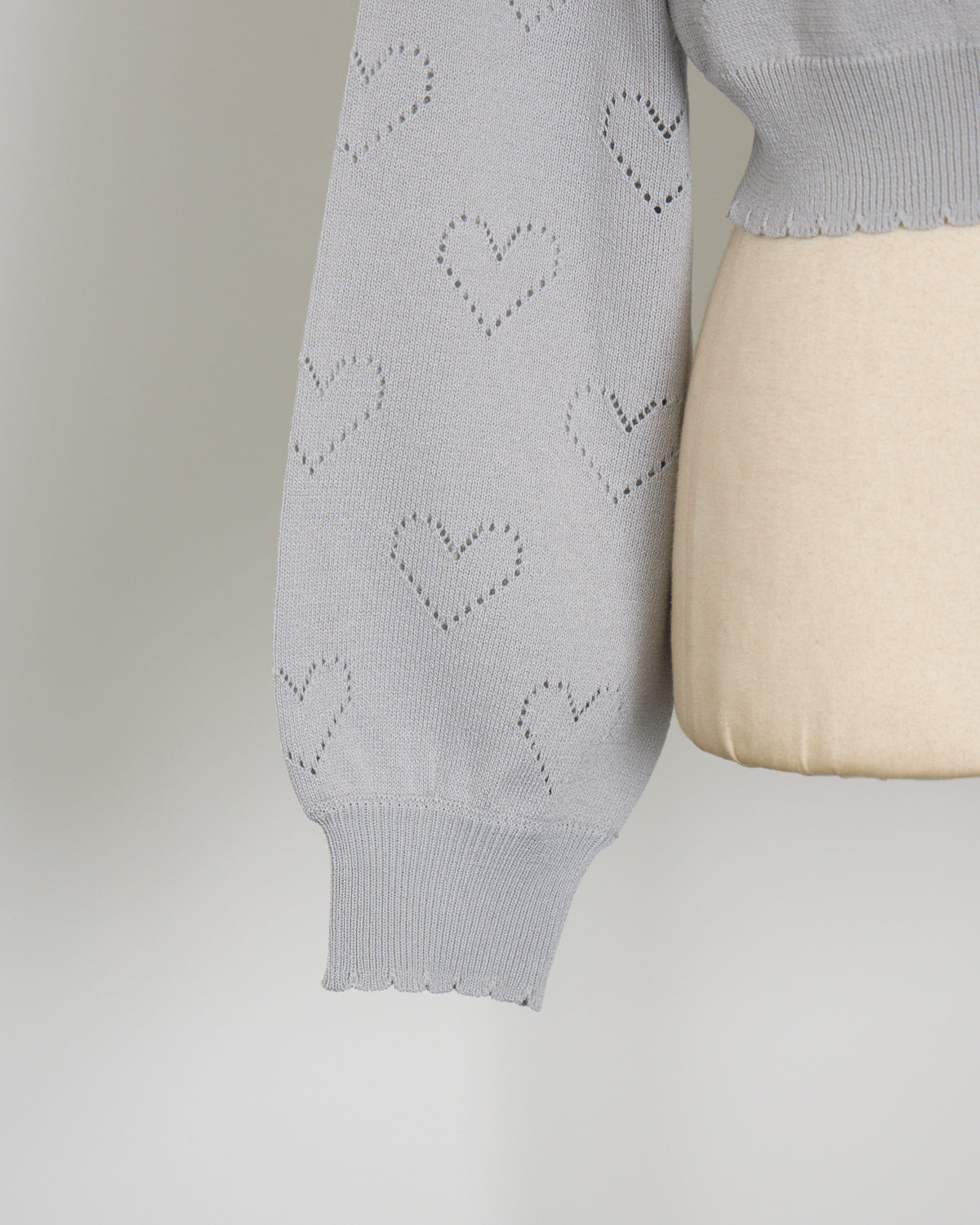 ハート透かしビジューボタンカーデ