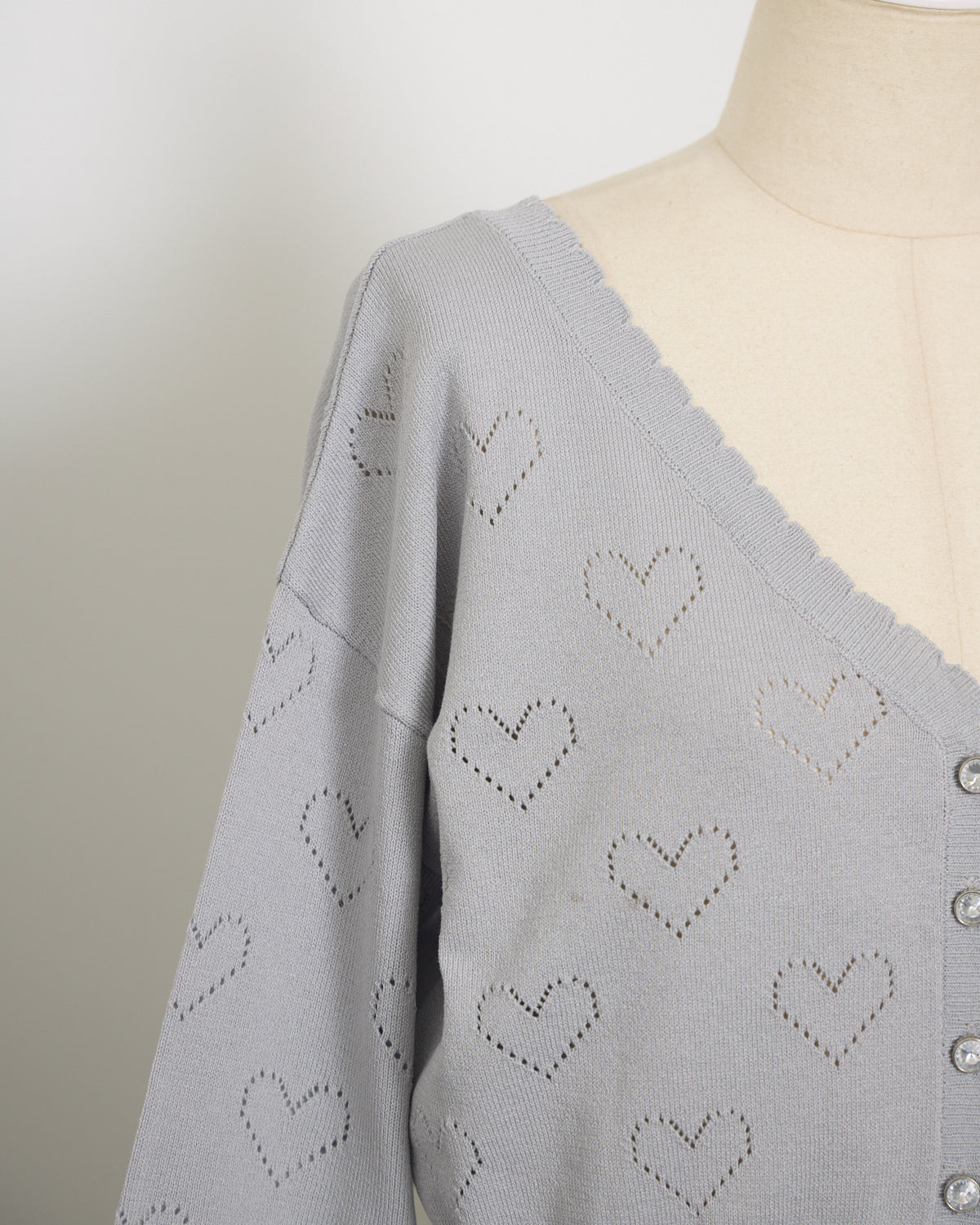 ハート透かしビジューボタンカーデ