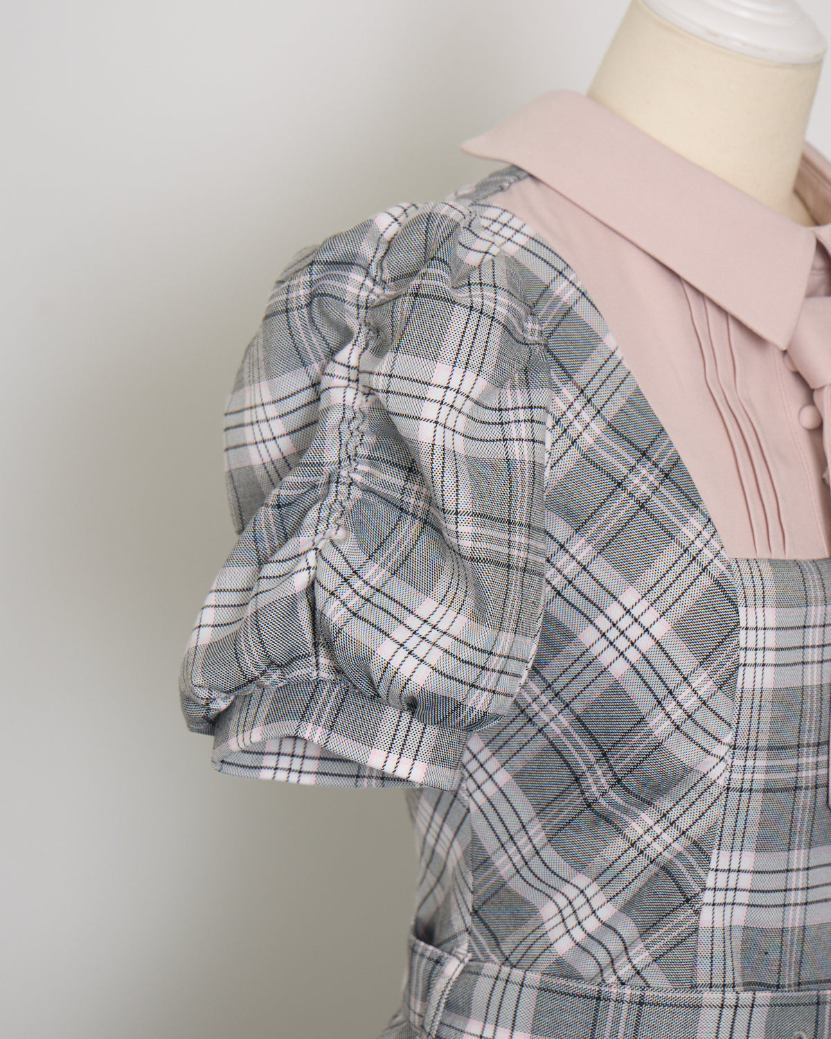 ネクタイ付きプリーツ半袖セットアップ