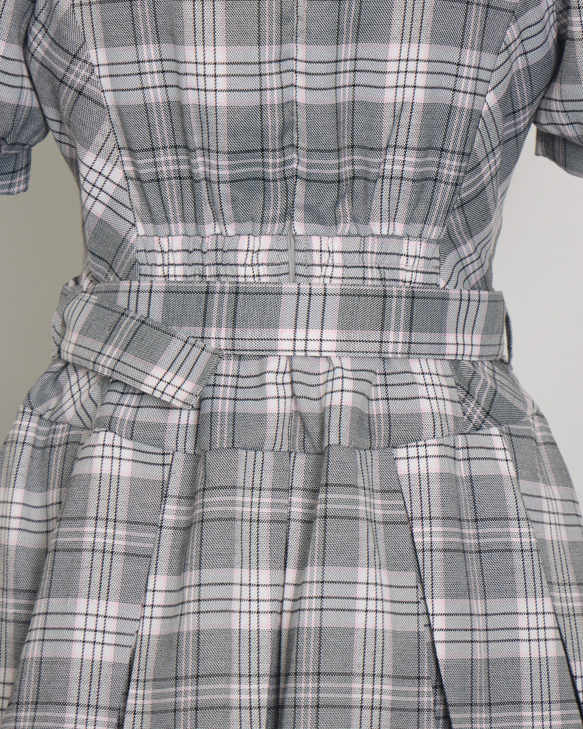 ネクタイ付きプリーツ半袖セットアップ