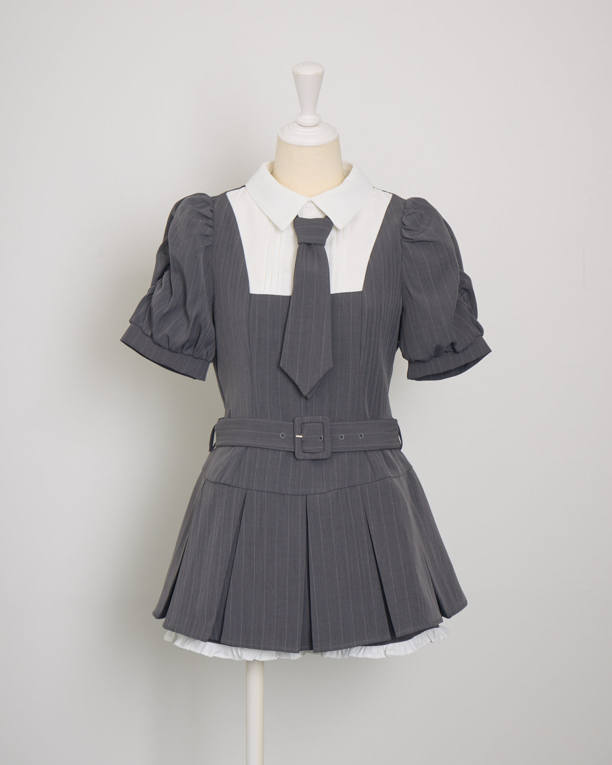 カラー:グレーストライプ