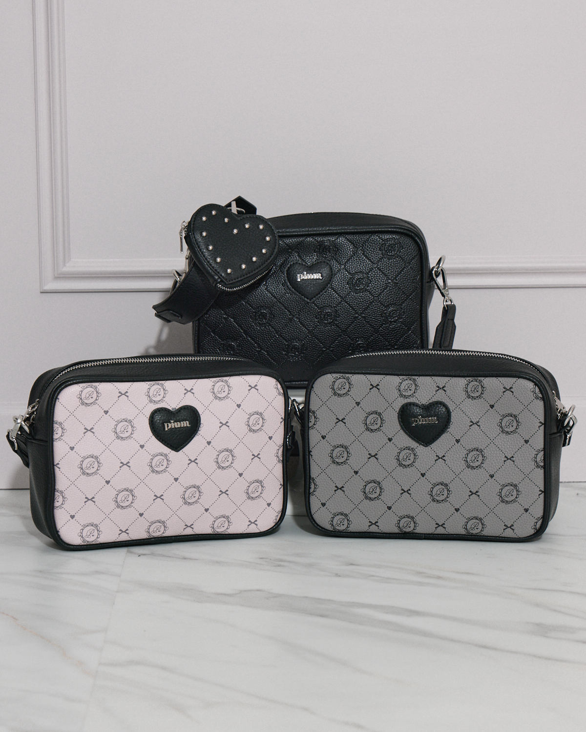 ハートポーチ付きモノグラムスクエアポシェット – pium ハートポーチ付きモノグラムスクエアポシェット – pium