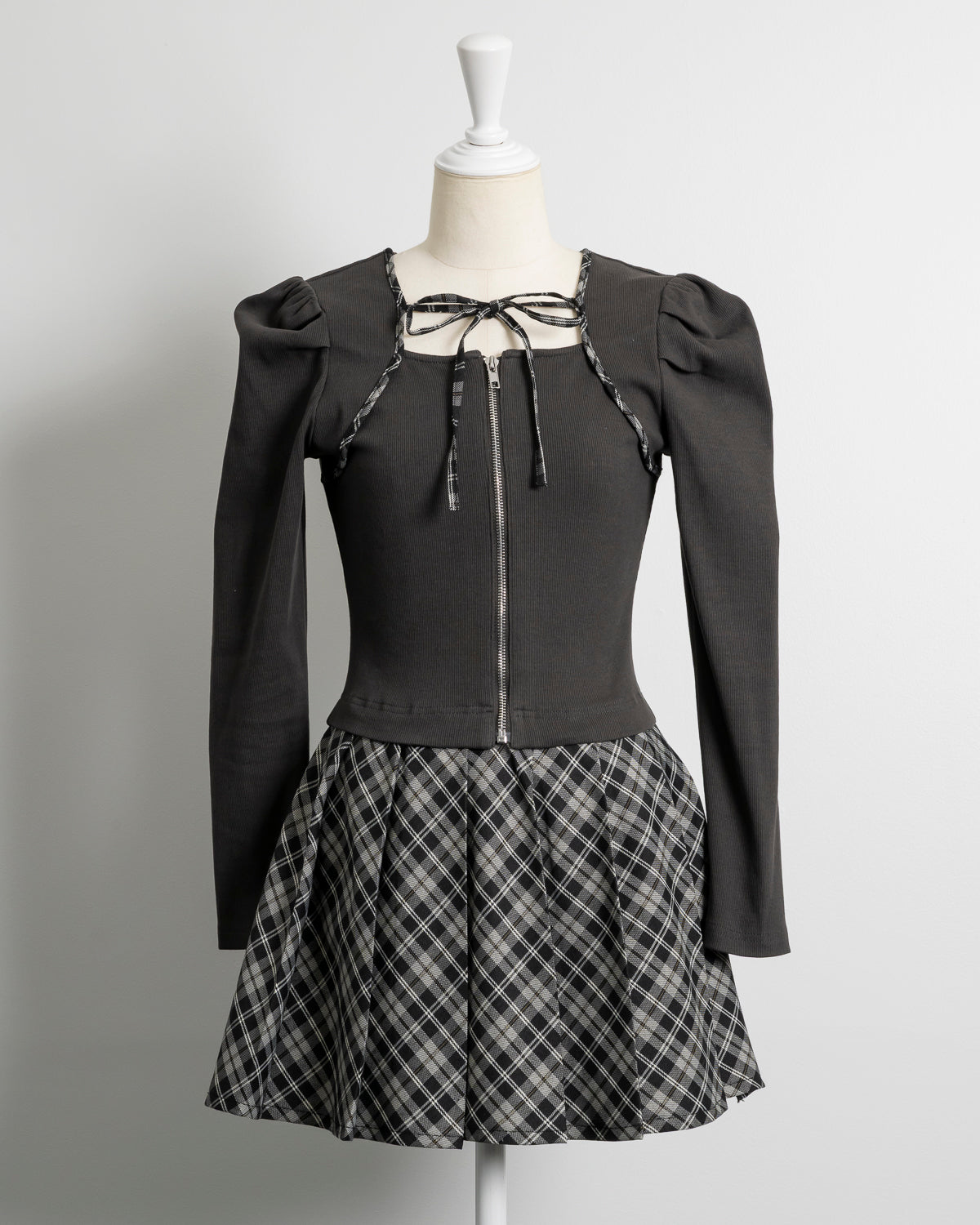 カラー:チャコール