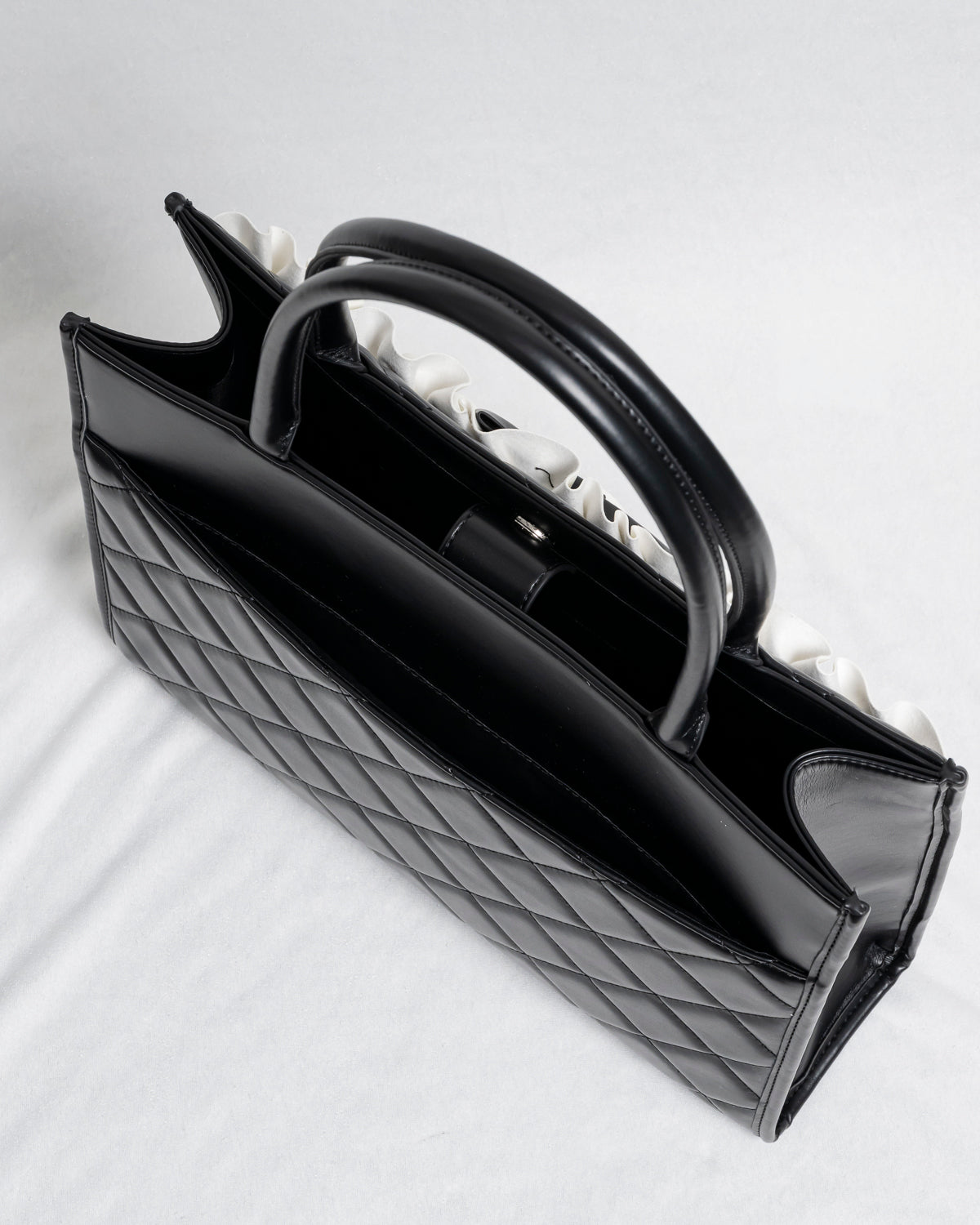 フロントフリルキルティングトート