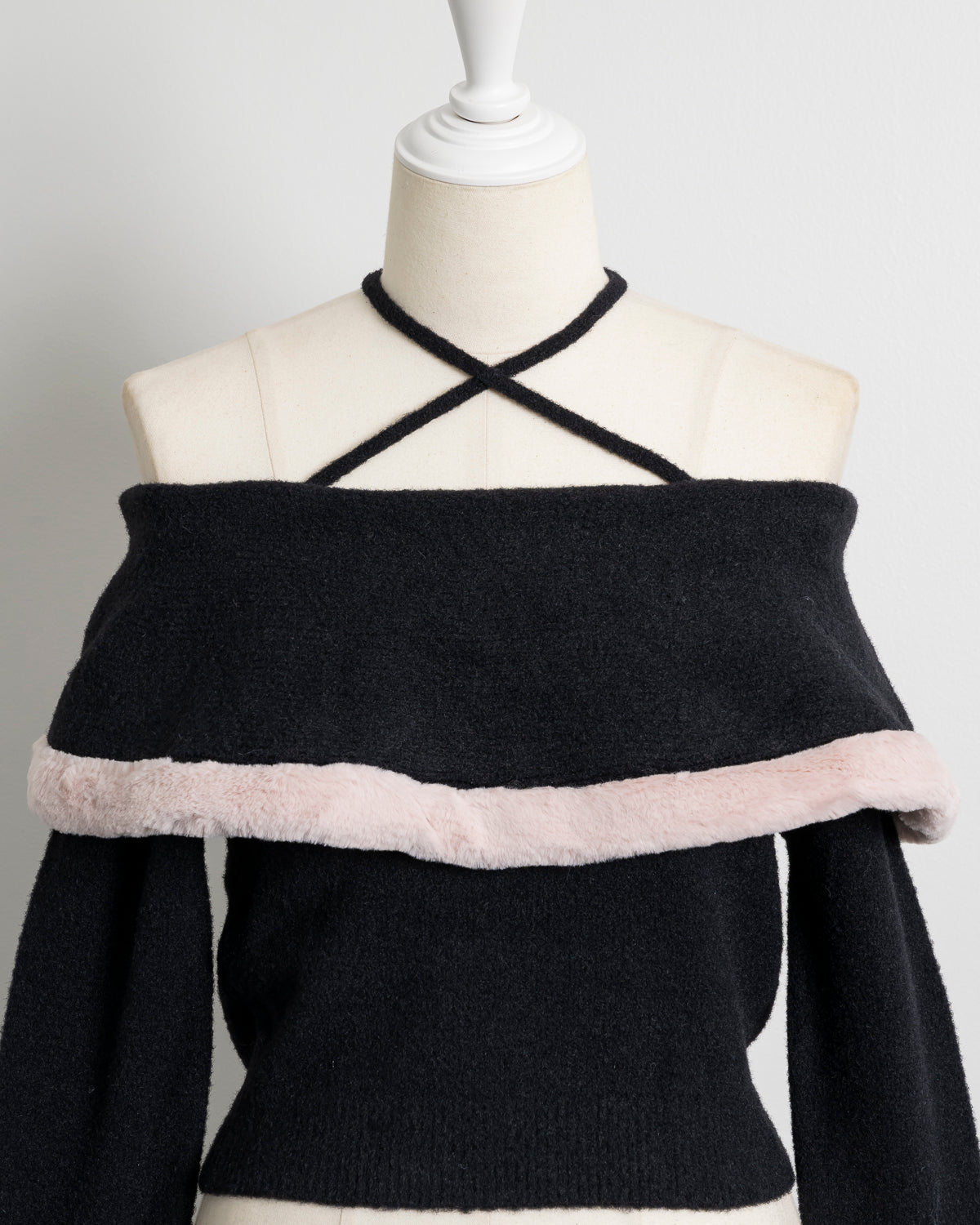 ファー付きオフショルフェザーニット