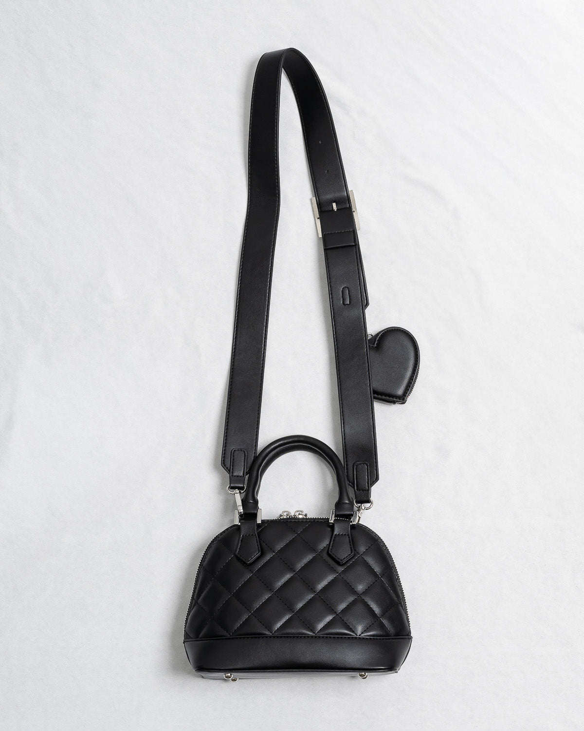 ハートポーチ付きビジューラウンドバッグ