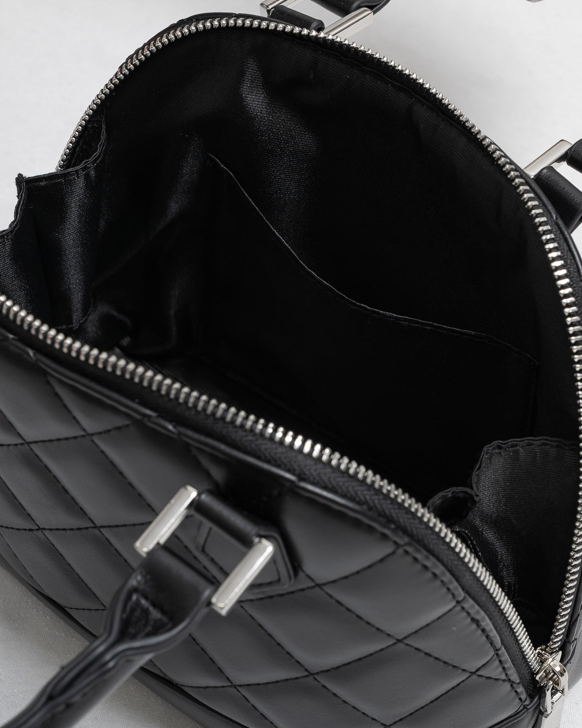 ハートポーチ付きビジューラウンドバッグ