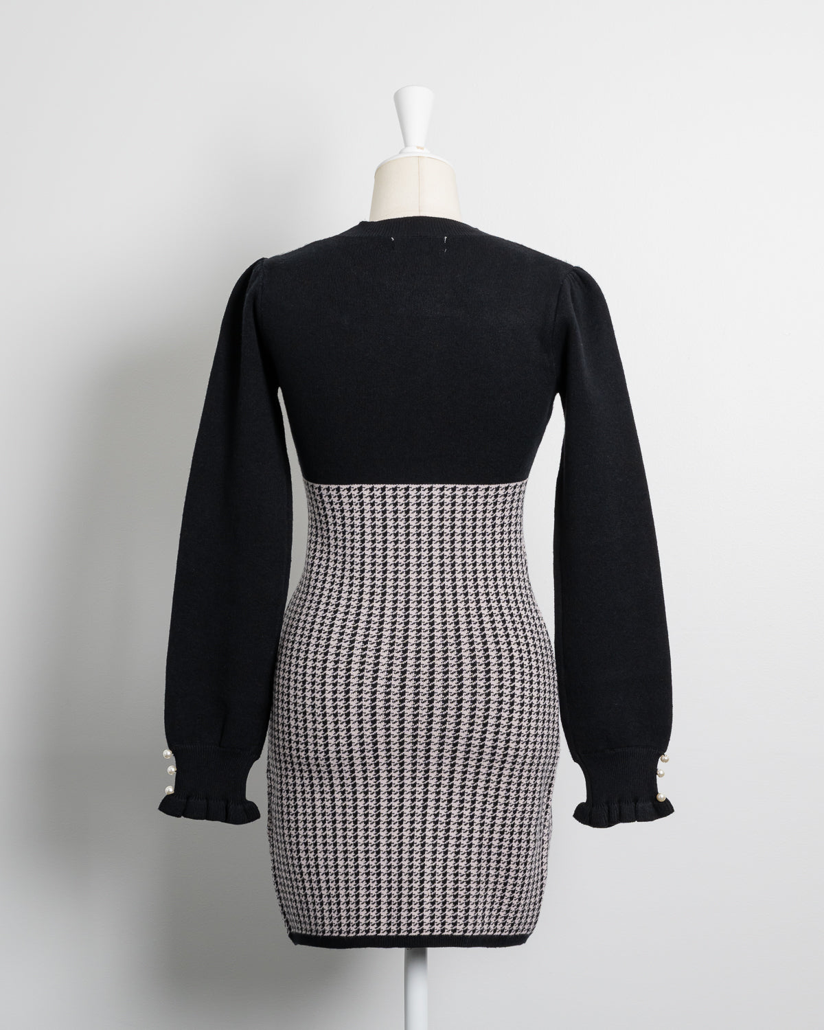 カットアウト千鳥柄ニットワンピース