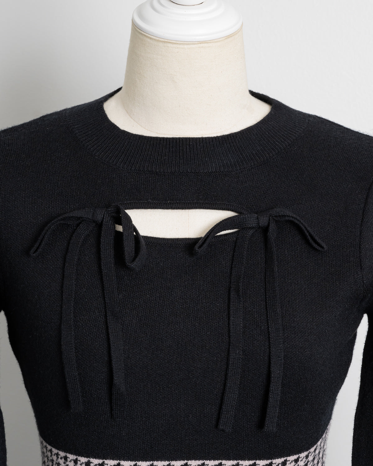 カットアウト千鳥柄ニットワンピース