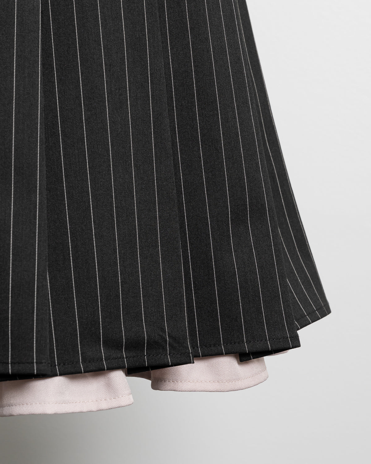 リボンタイ付きプリーツミニワンピース