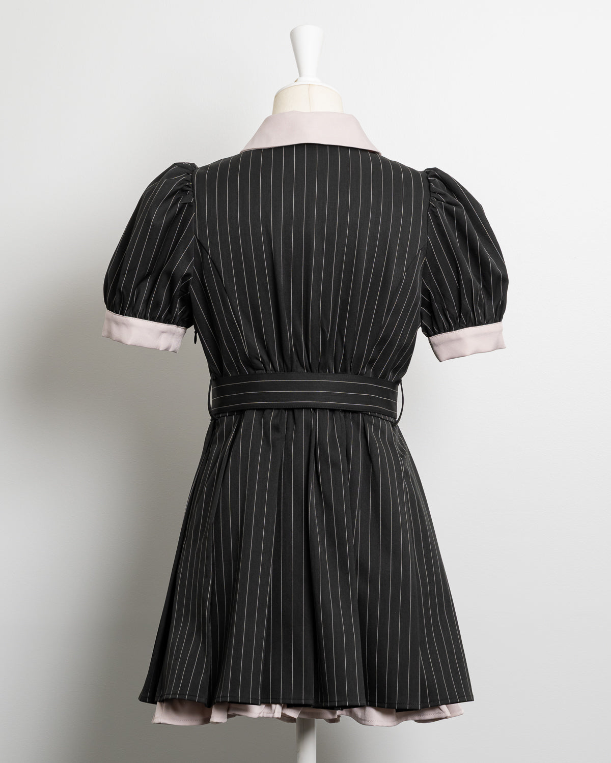 リボンタイ付きプリーツミニワンピース