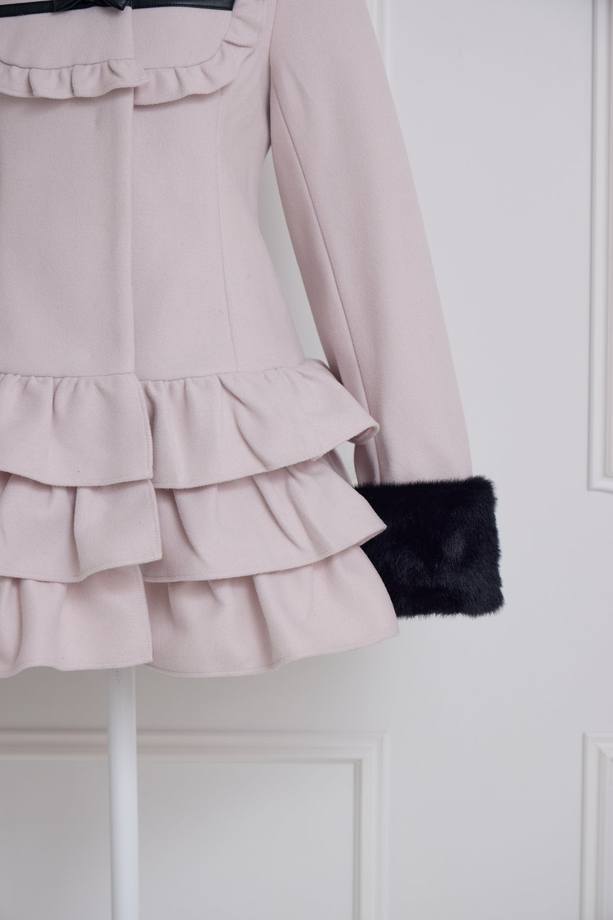 ヨークフリルティアードドーリーコート