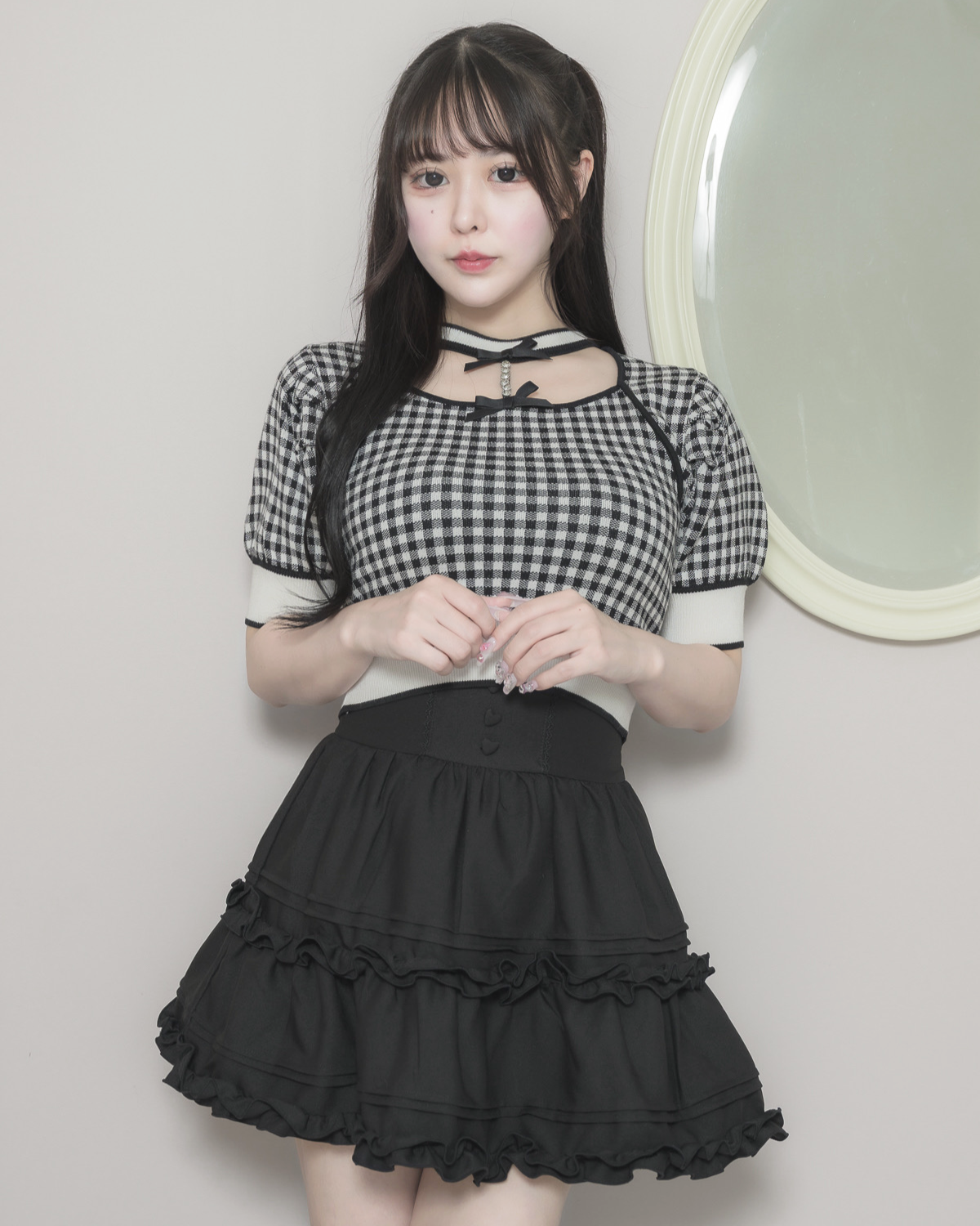 モデル身長:157cm/着用カラー:ホワイト×ブラックギンガム