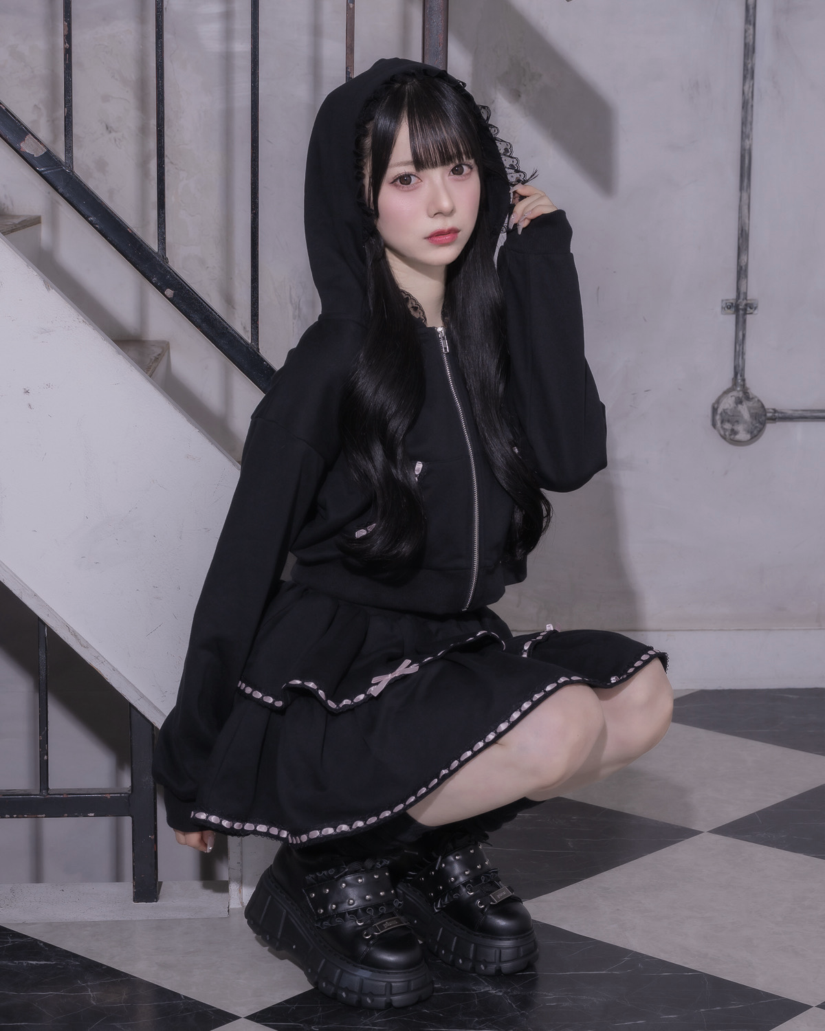 モデル身長:155cm/着用カラー:ブラック×ピンク