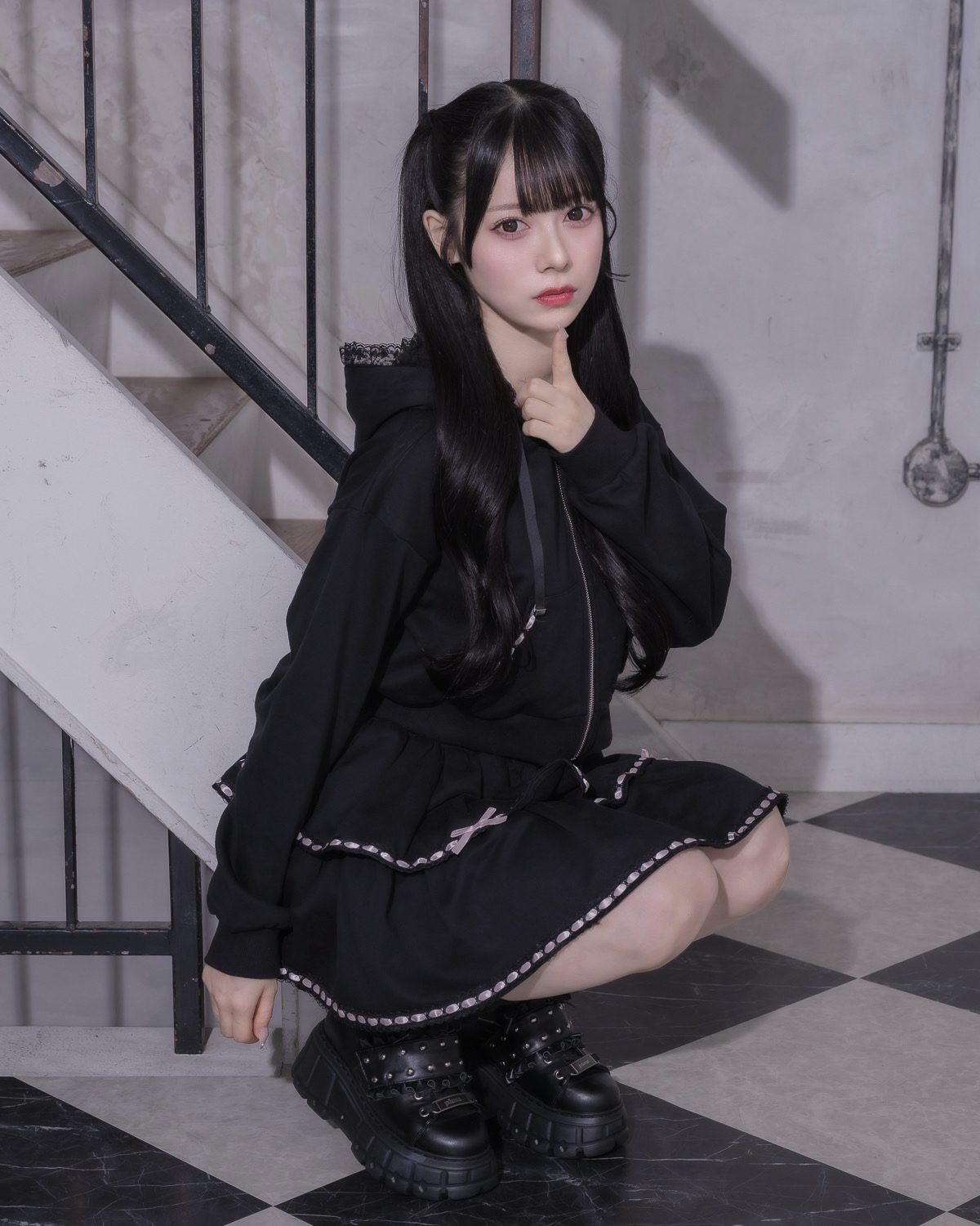 モデル身長:155cm/着用カラー:ブラック×ピンク