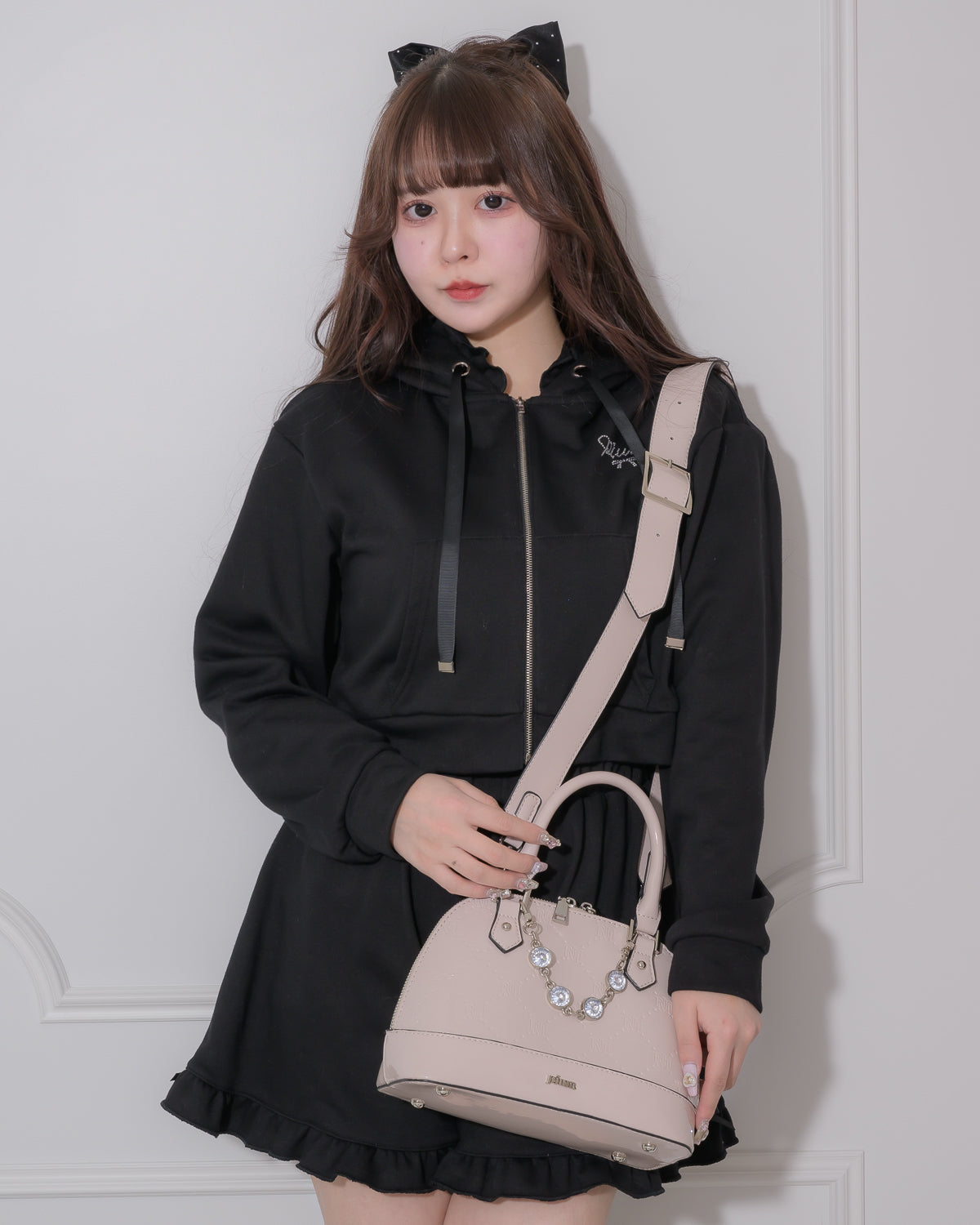 비쥬와 pium 모노그램 에나멜 미니 가방