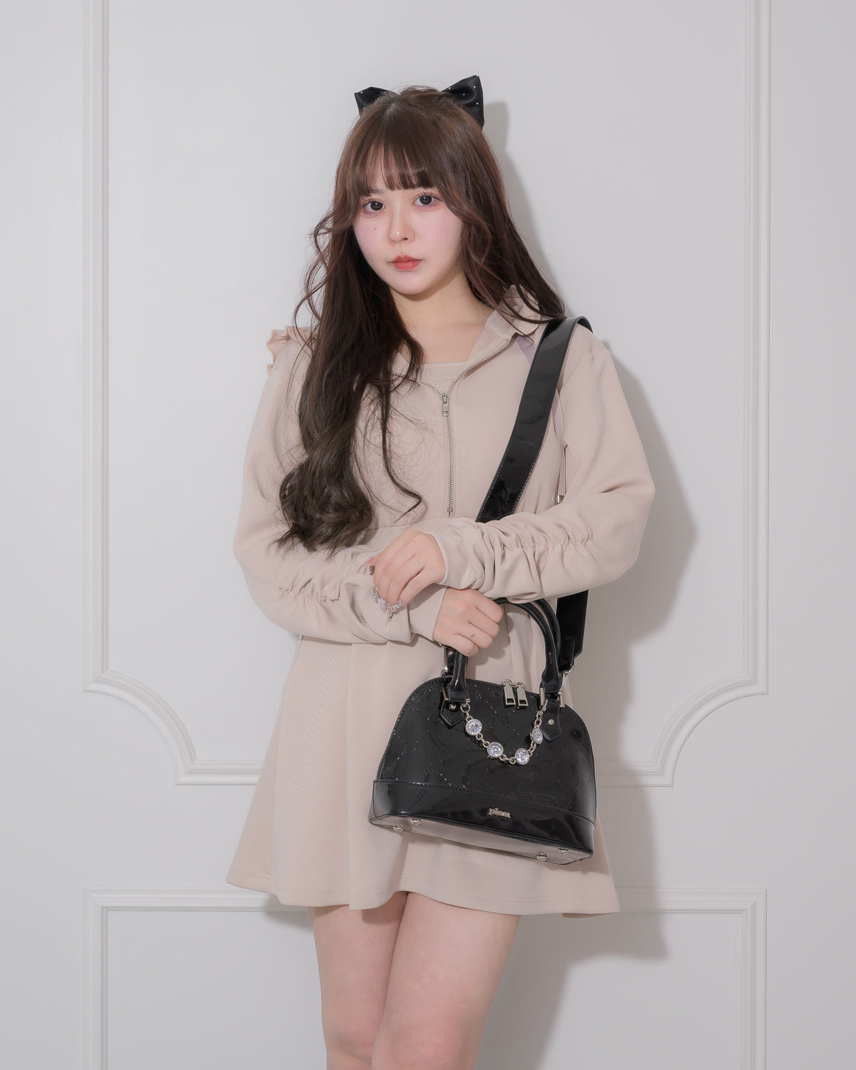 비쥬와 pium 모노그램 에나멜 미니 가방