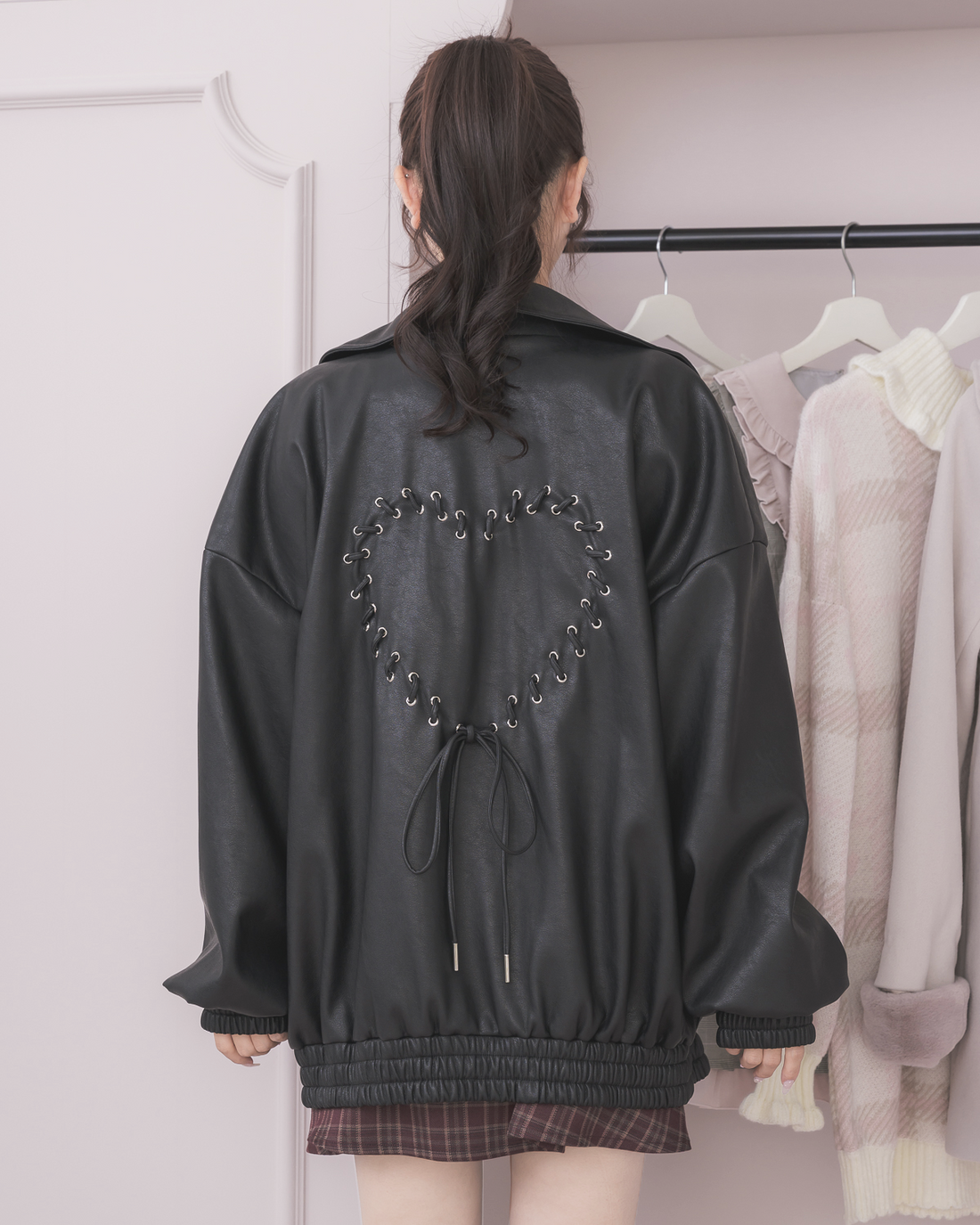 モデル身長:157cm/着用カラー:ブラック