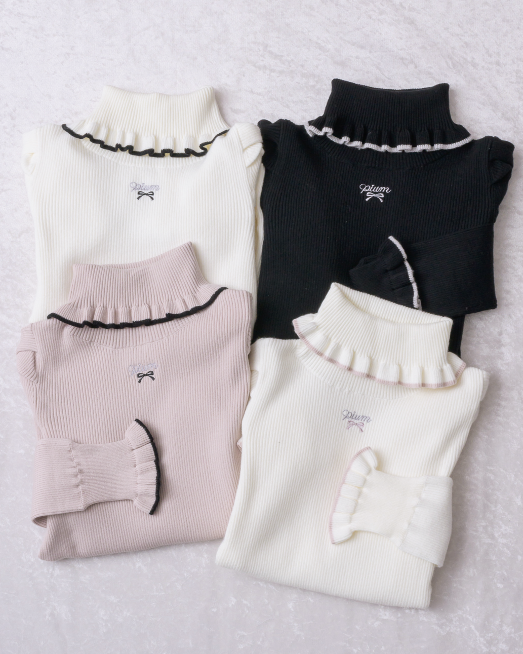 リボン刺繍フリルカラータートルニット – pium リボン刺繍フリルカラータートルニット – pium