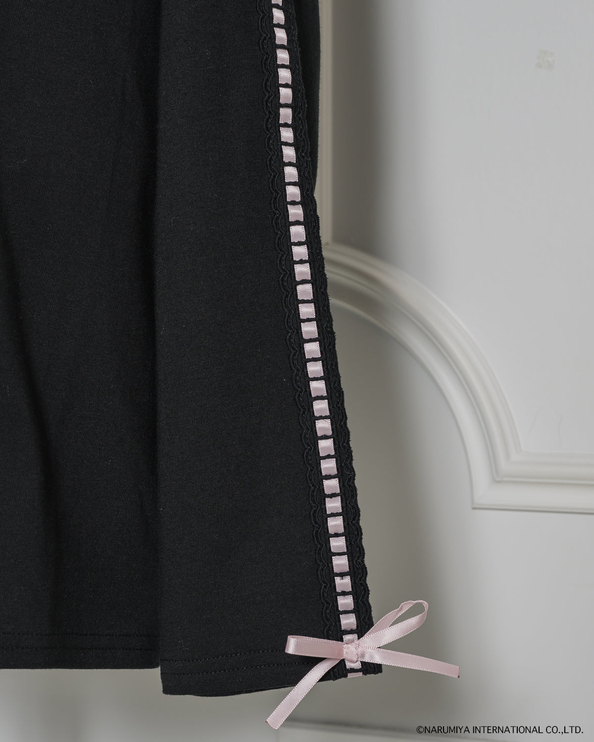 カラー:ブラック