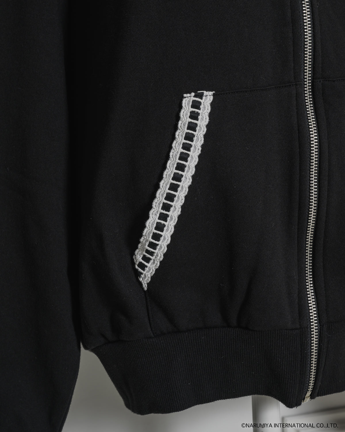 カラー:ブラック