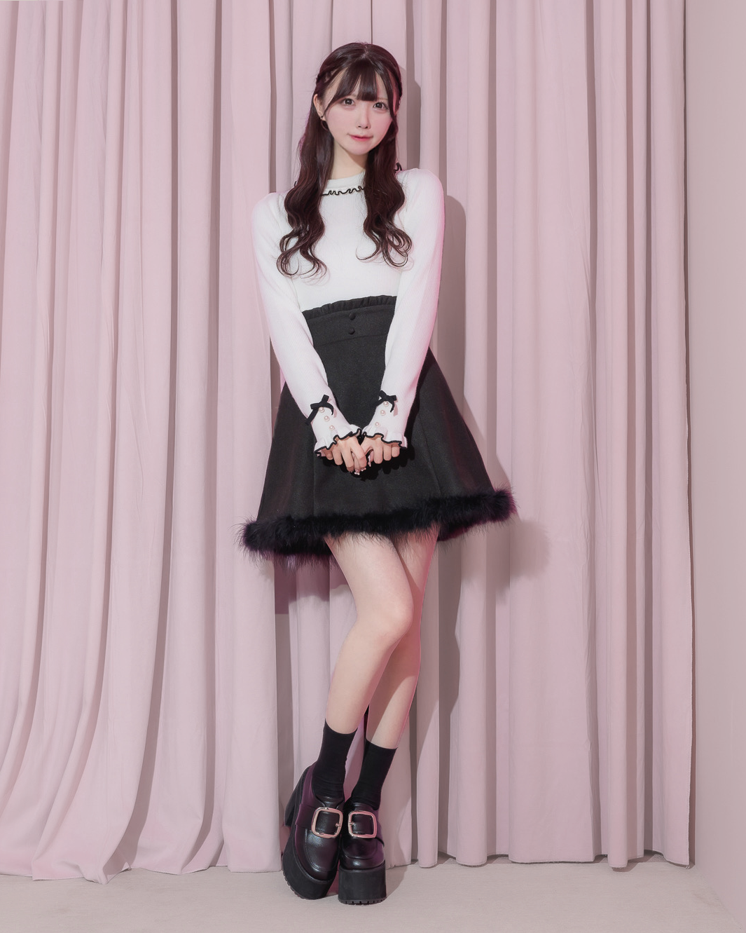 フェザー付きウールフレアスカート