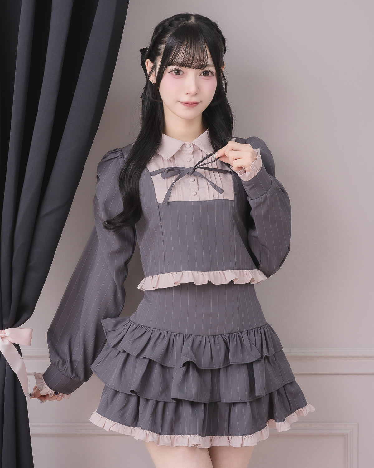 モデル身長:155cm/着用カラー:チャコールストライプ