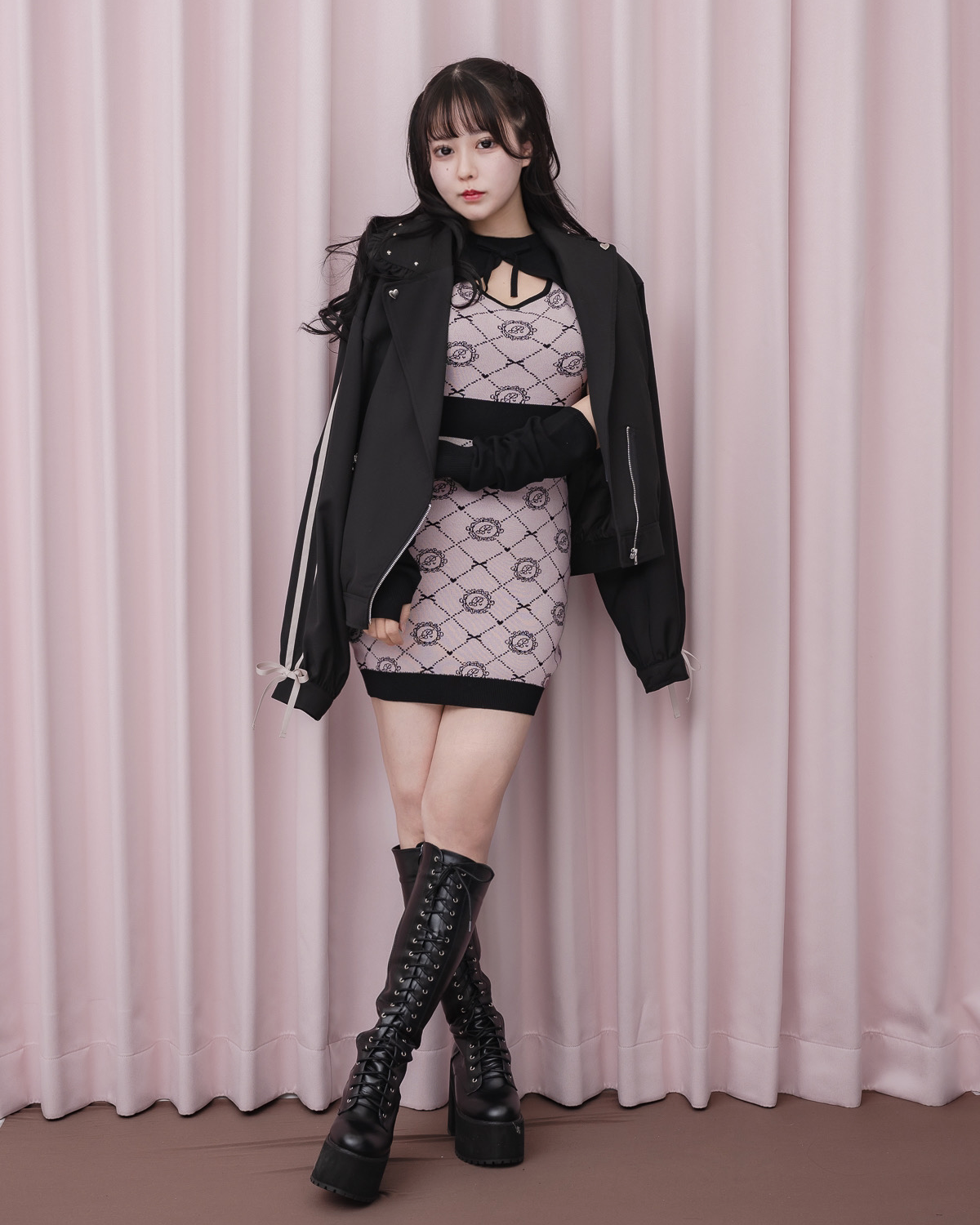 モデル身長:157cm/着用カラー:ブラック×ピンク