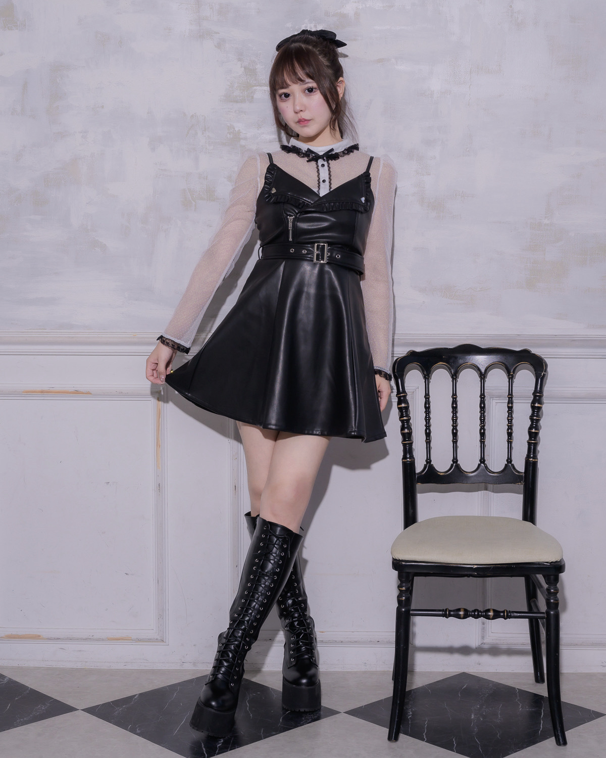 モデル身長:157cm/着用カラー:ホワイト×ブラック
