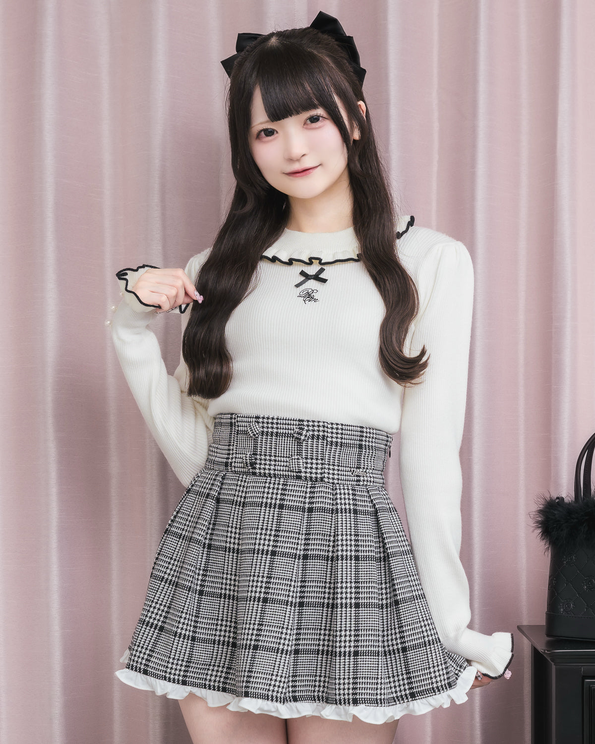 モデル身長:155cm/着用カラー:ホワイト×ブラック