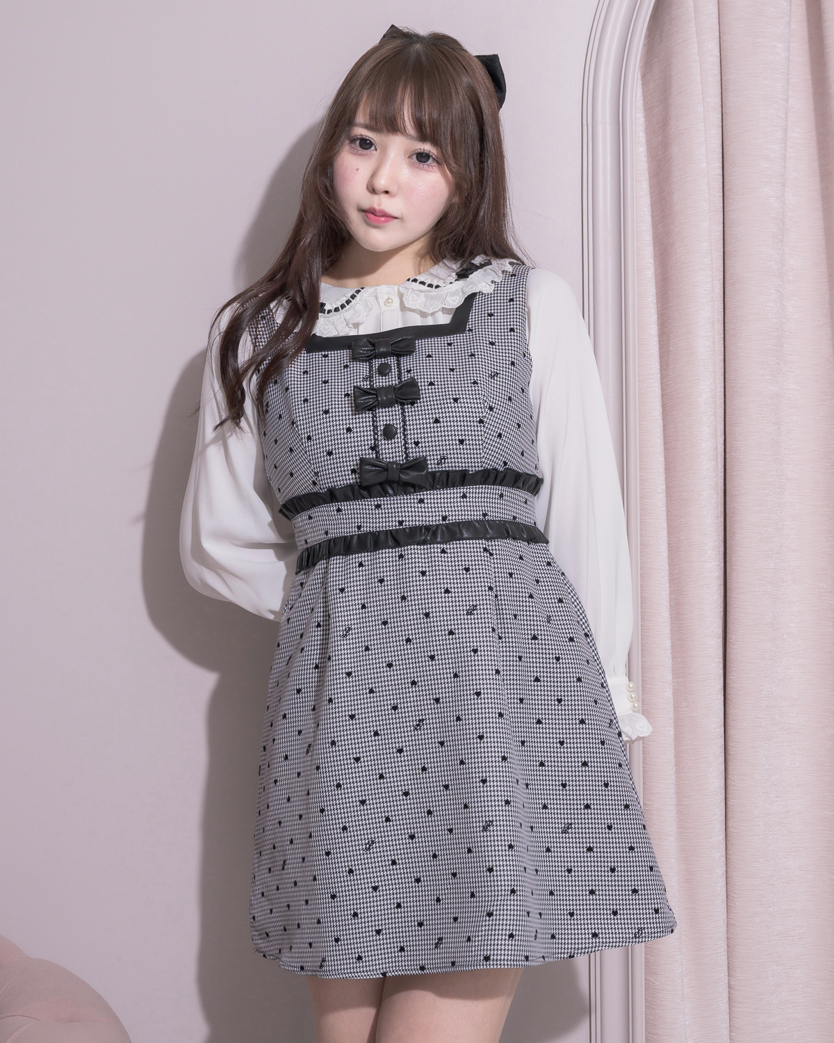 モデル身長:157cm/着用カラー:ホワイト×ブラック