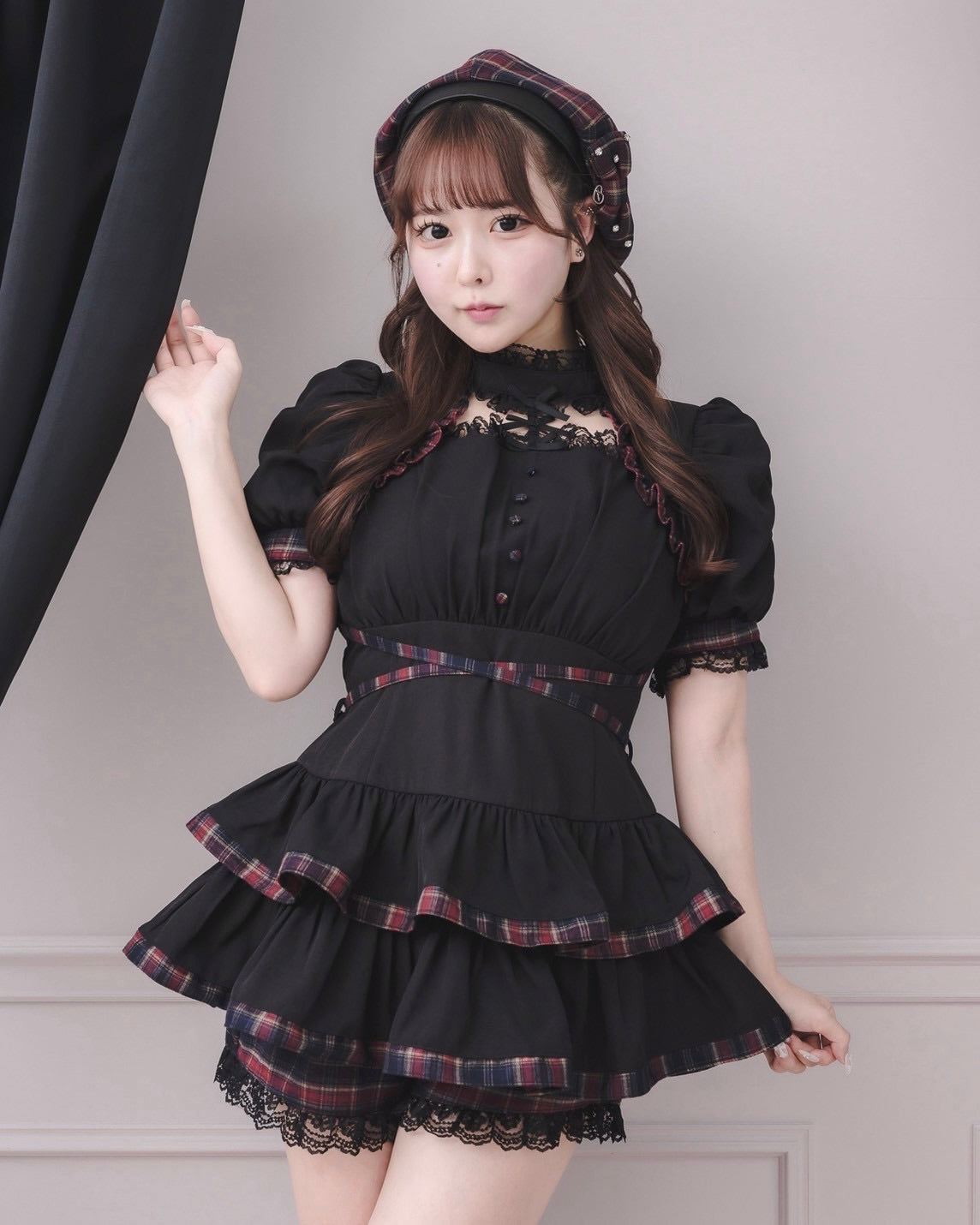 モデル身長:157cm/着用カラー:ブラック×レッドチェック