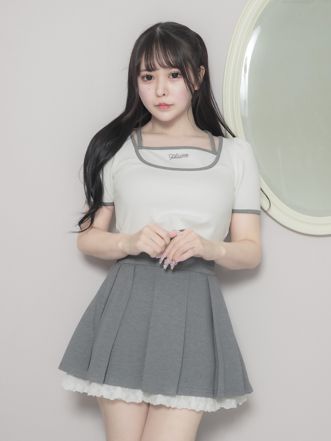 モデル身長:157cm/着用カラー:ホワイト×グレー