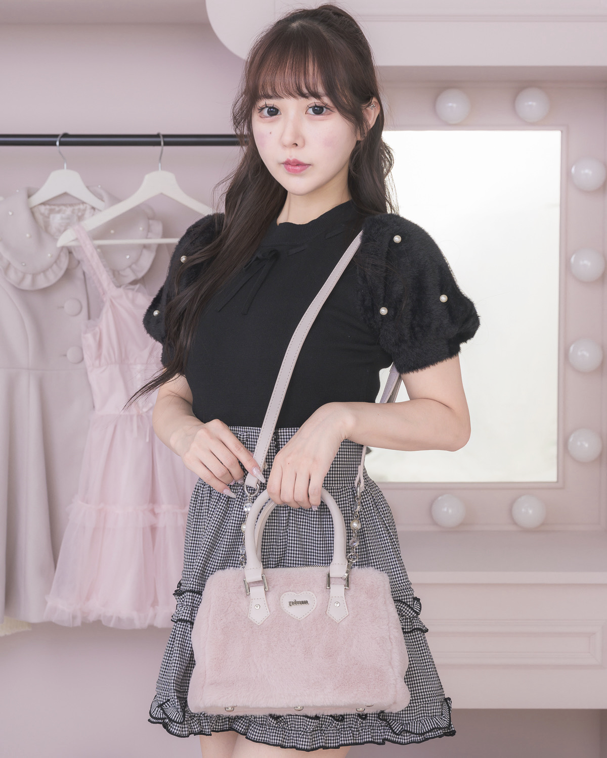 ビジューチェーン付きpiumハートファーバッグ ビジューチェーン付きpiumハートファーバッグ