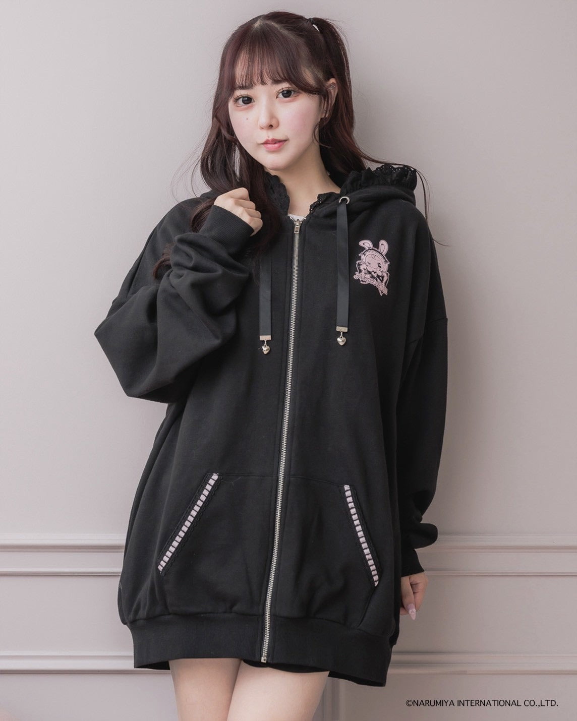 モデル身長:157cm/着用カラー:ブラック×ピンク