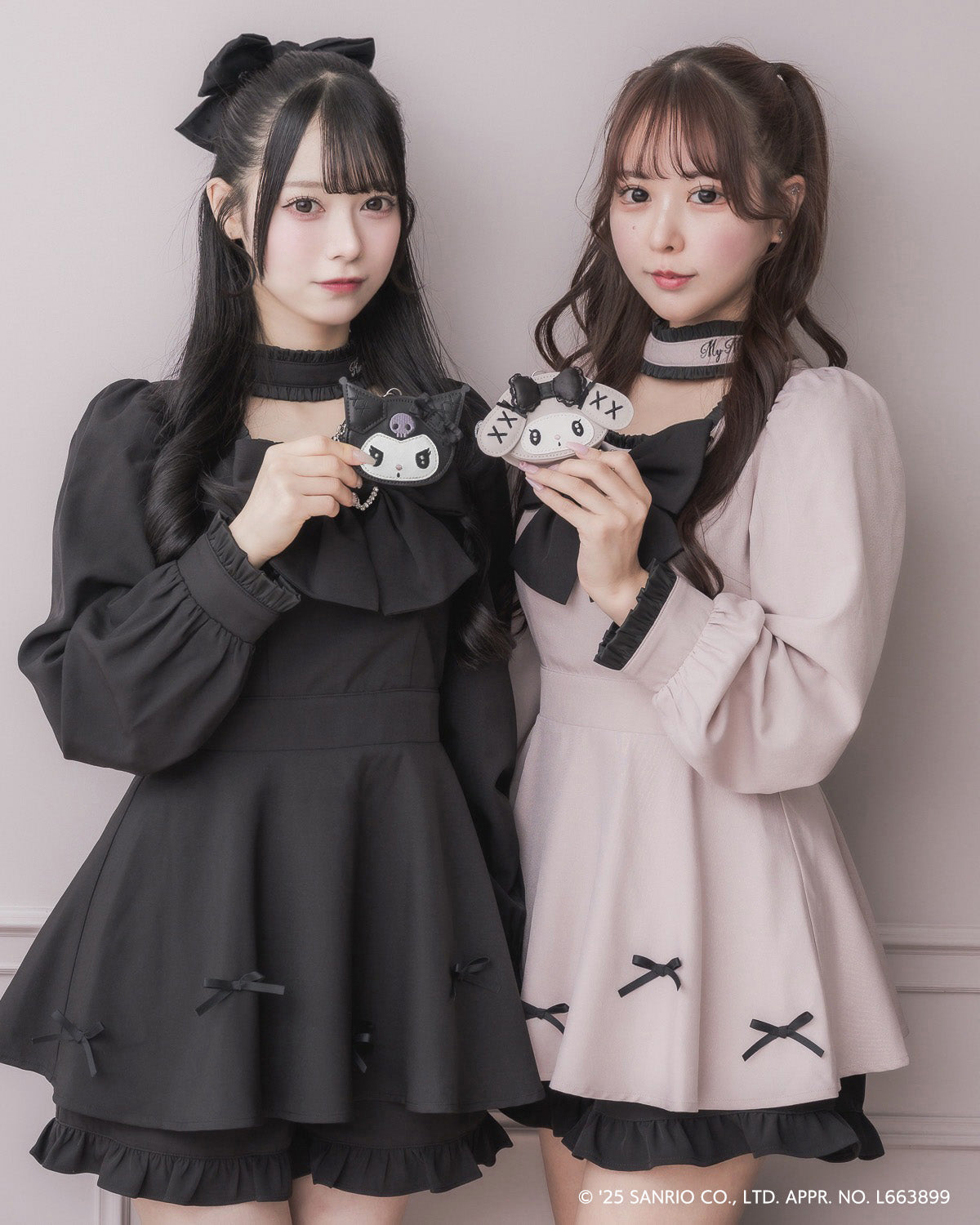 (左)モデル身長:155cm/着用カラー:クロミ(右)モデル身長:157cm/着用カラー:マイメロディ