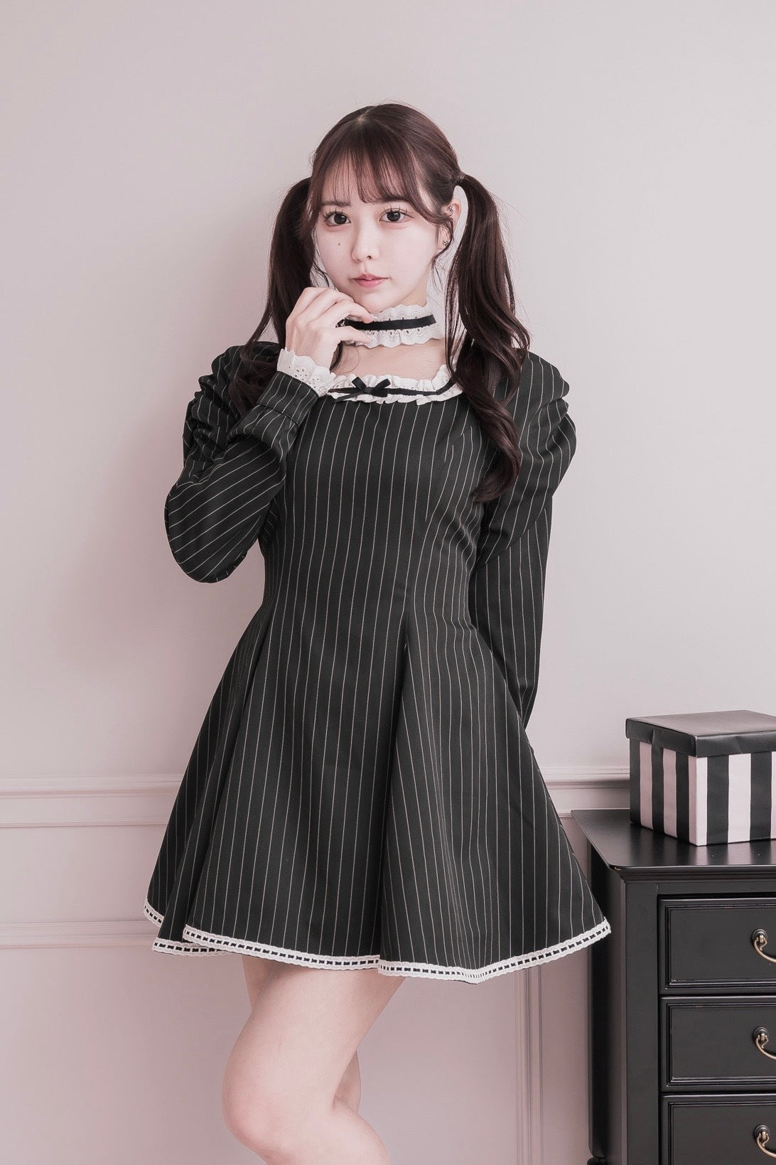 モデル身長:157cm/着用カラー:ブラックストライプ