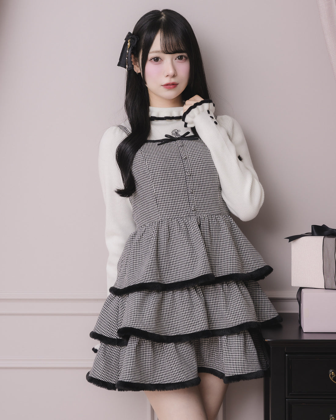 モデル身長:155cm/着用カラー:ホワイト×ブラック