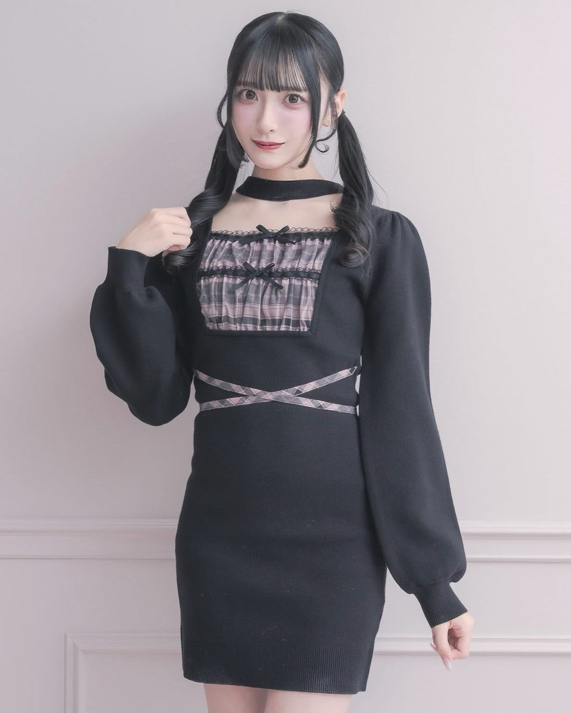 モデル身長:157cm/着用カラー:ブラック×ピンク