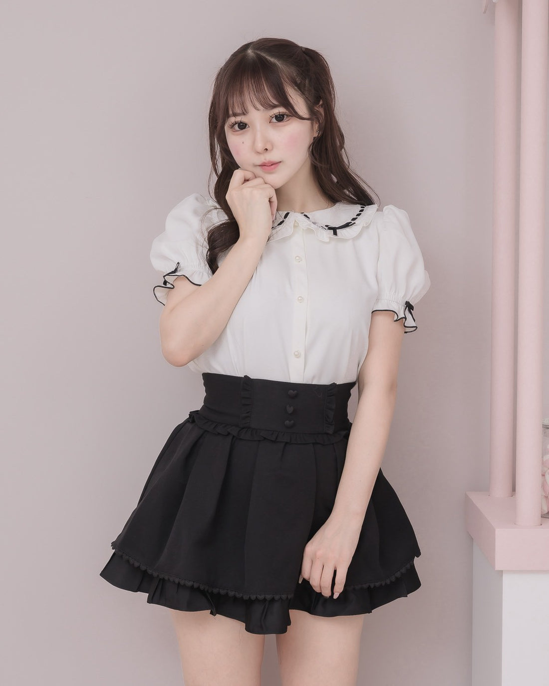 モデル身長:157cm/着用カラー:ホワイト×ブラック