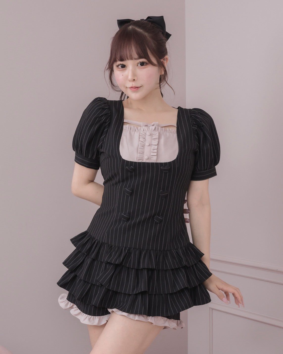 モデル身長:157cm/着用カラー:ブラックストライプ
